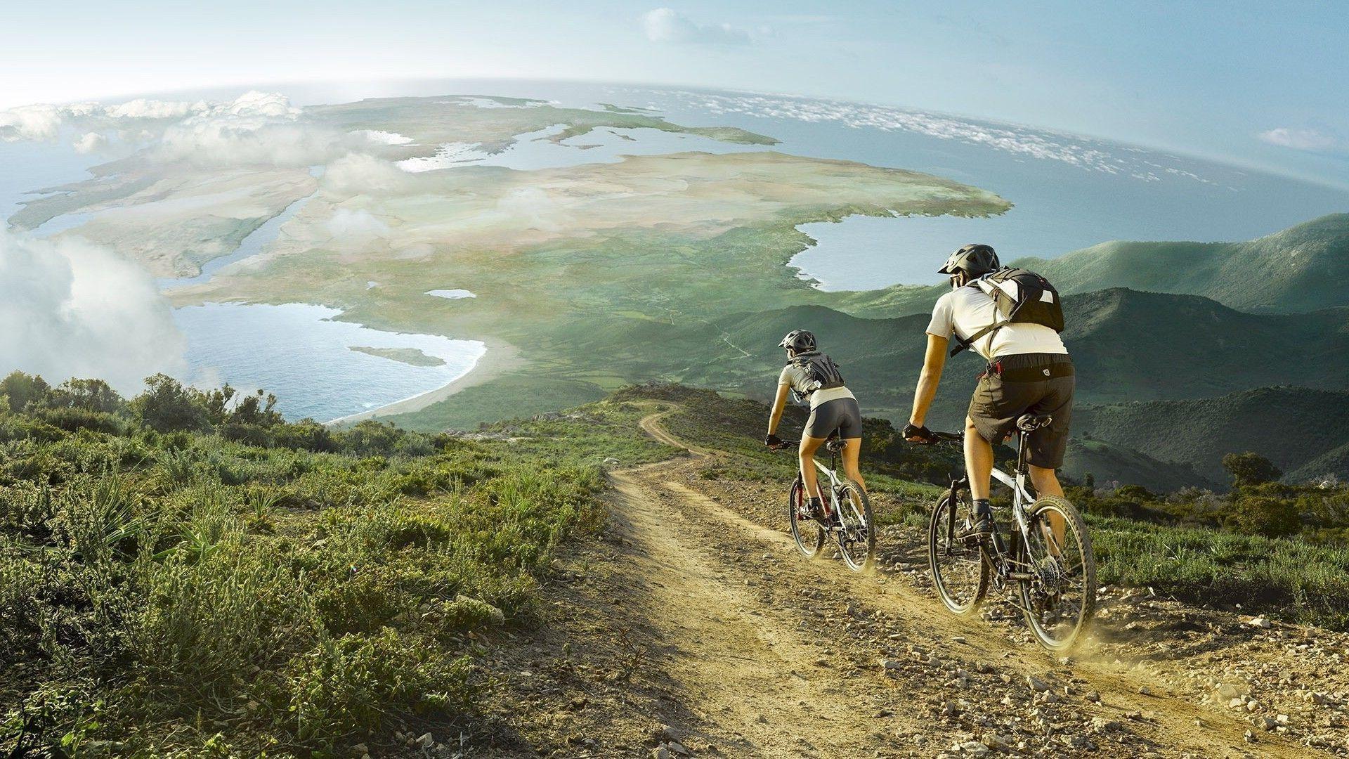Mountain biking couple wallpaper. Sport Bikin'
