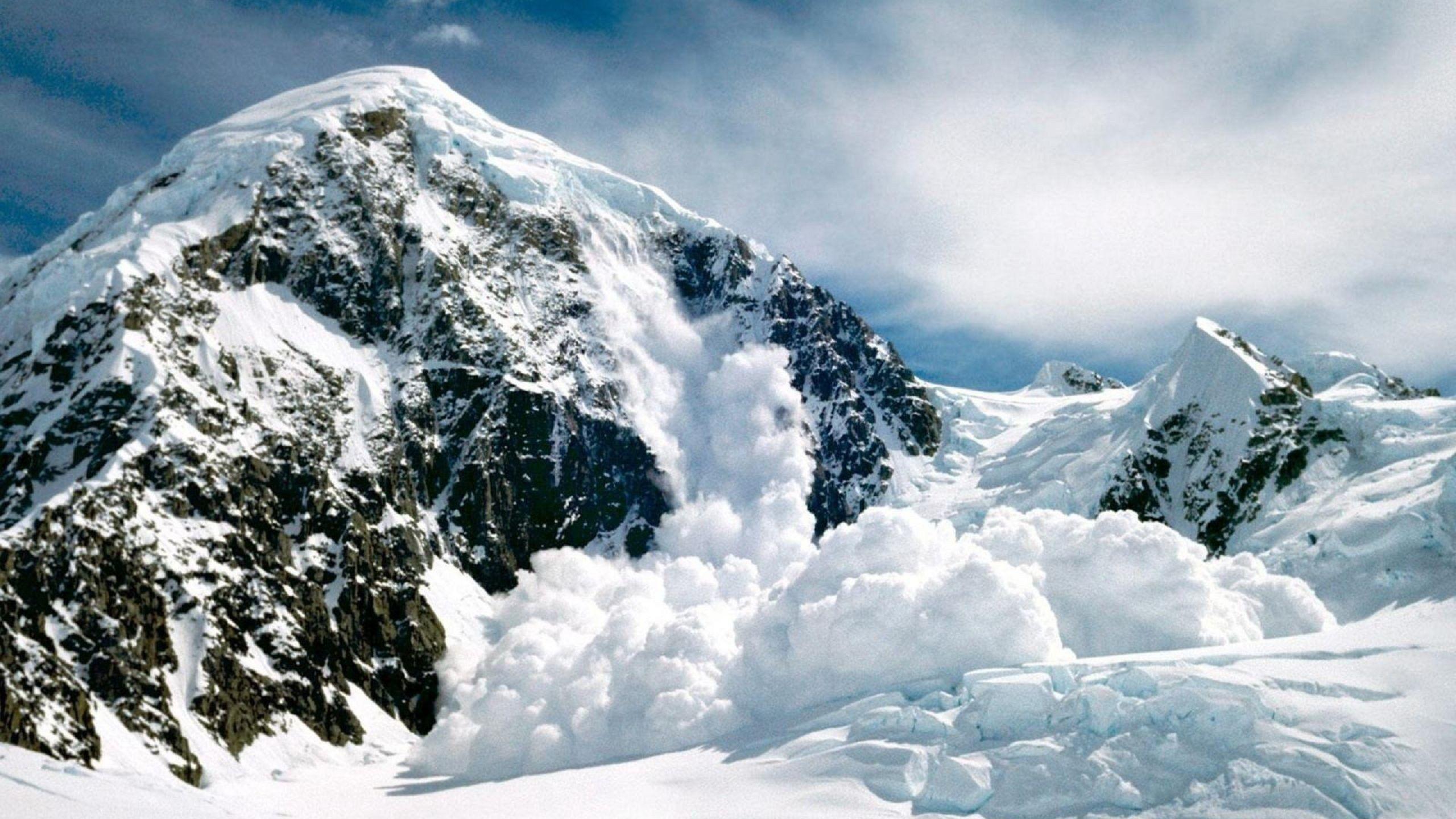 Snow Avalanche Wallpaper