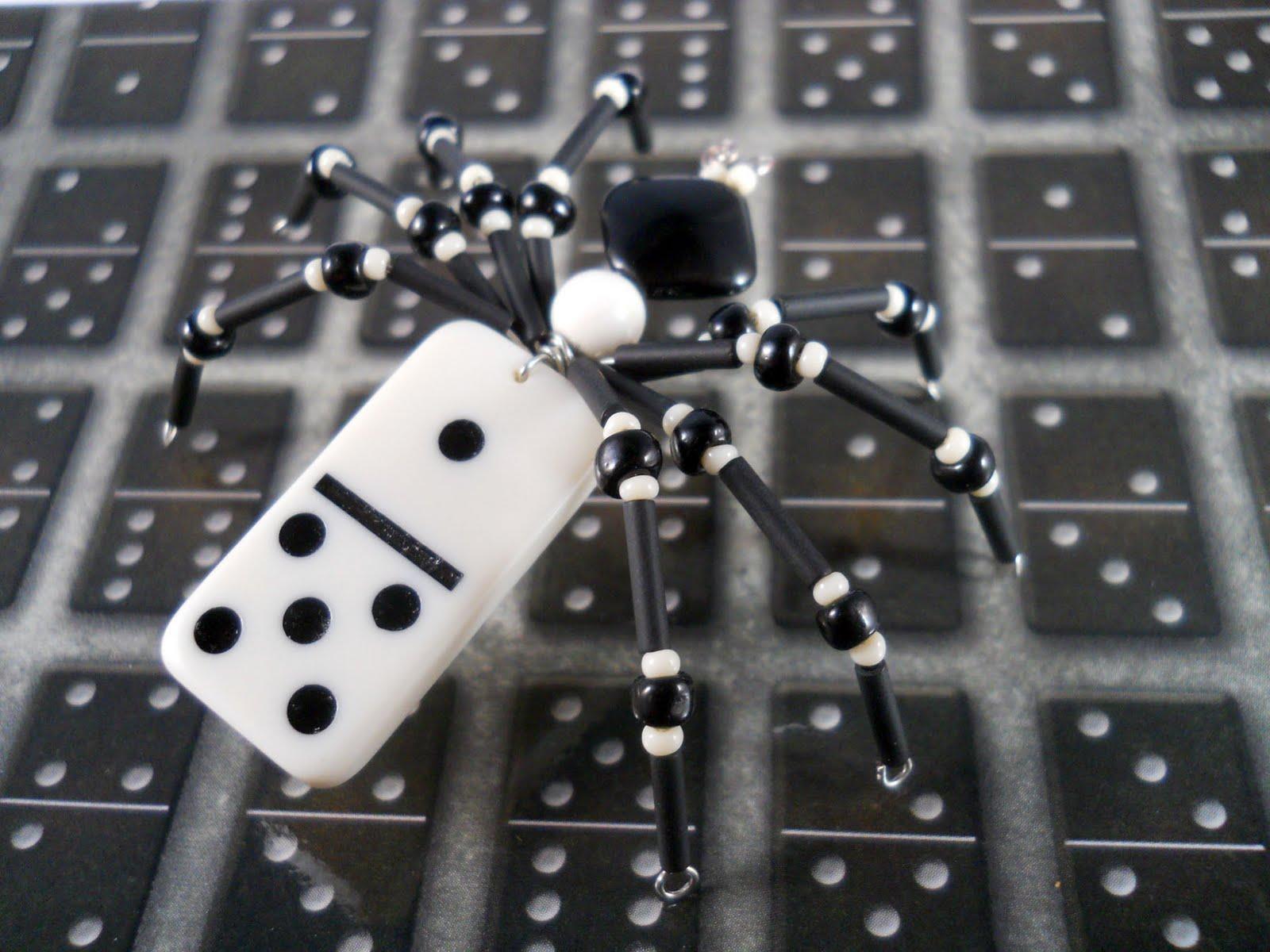 135: Domino Spidercronicassico tropicas