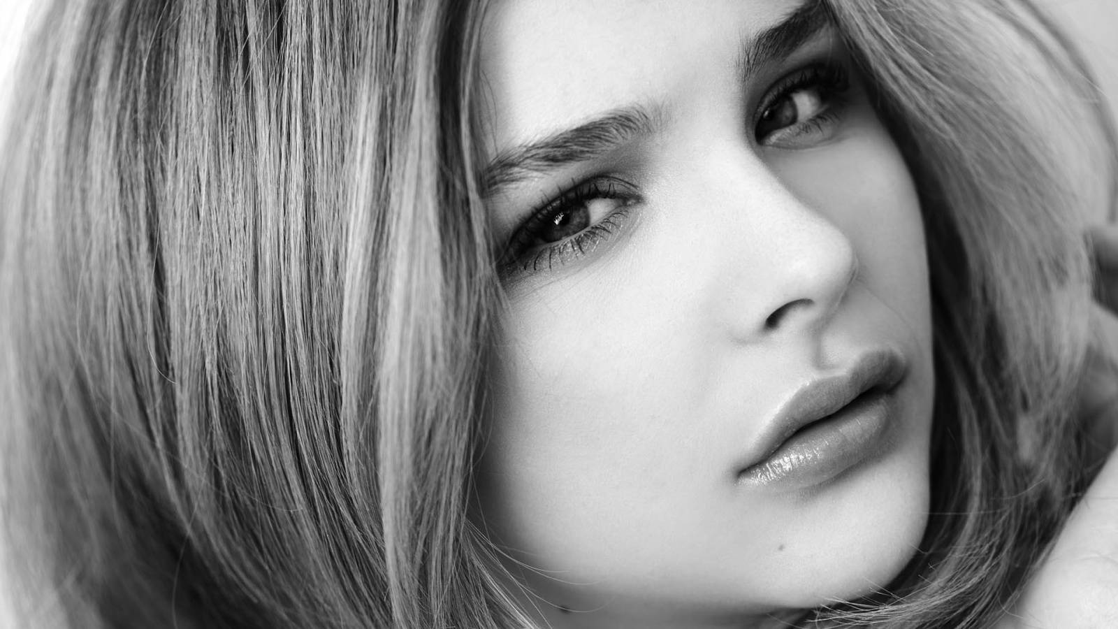 Whb 876. Chloe Grace Moretz HD Wallpaper. Chloe