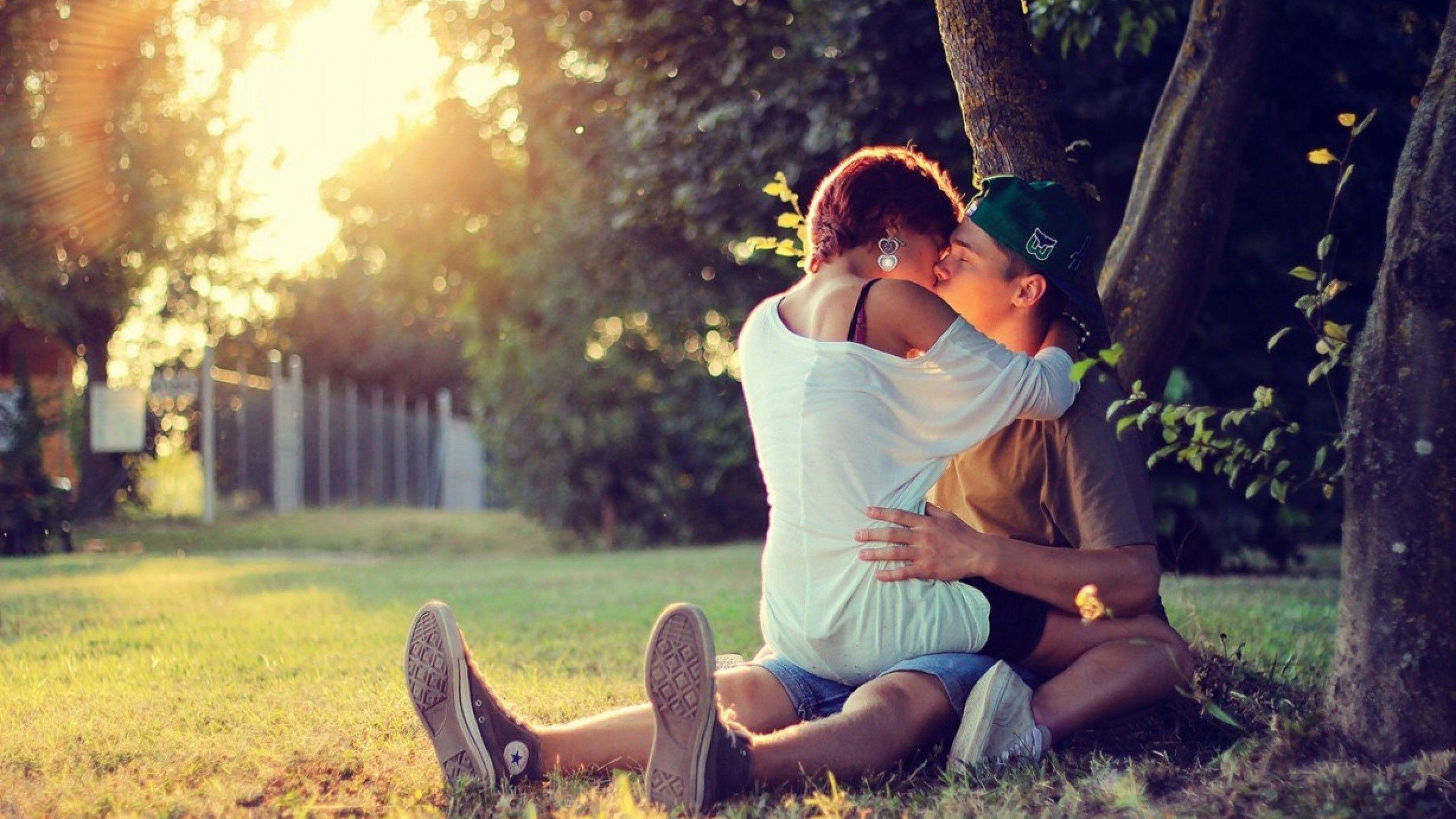 Kissing Couple Wallpapers, Pictures, Image