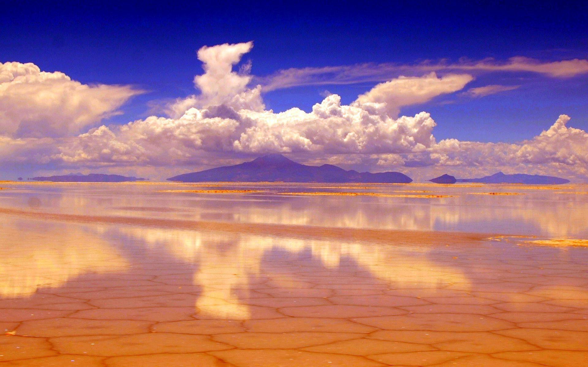 Salar de Uyuni Salt pan Reflection in Bolivia Wallpaper free