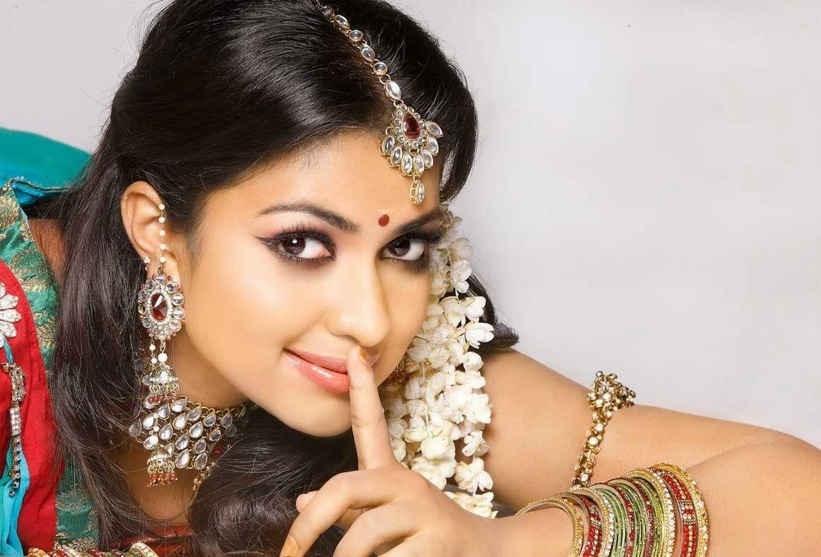 Top South Indian Heroine Wallpaper In High Quality GoldWallpaper