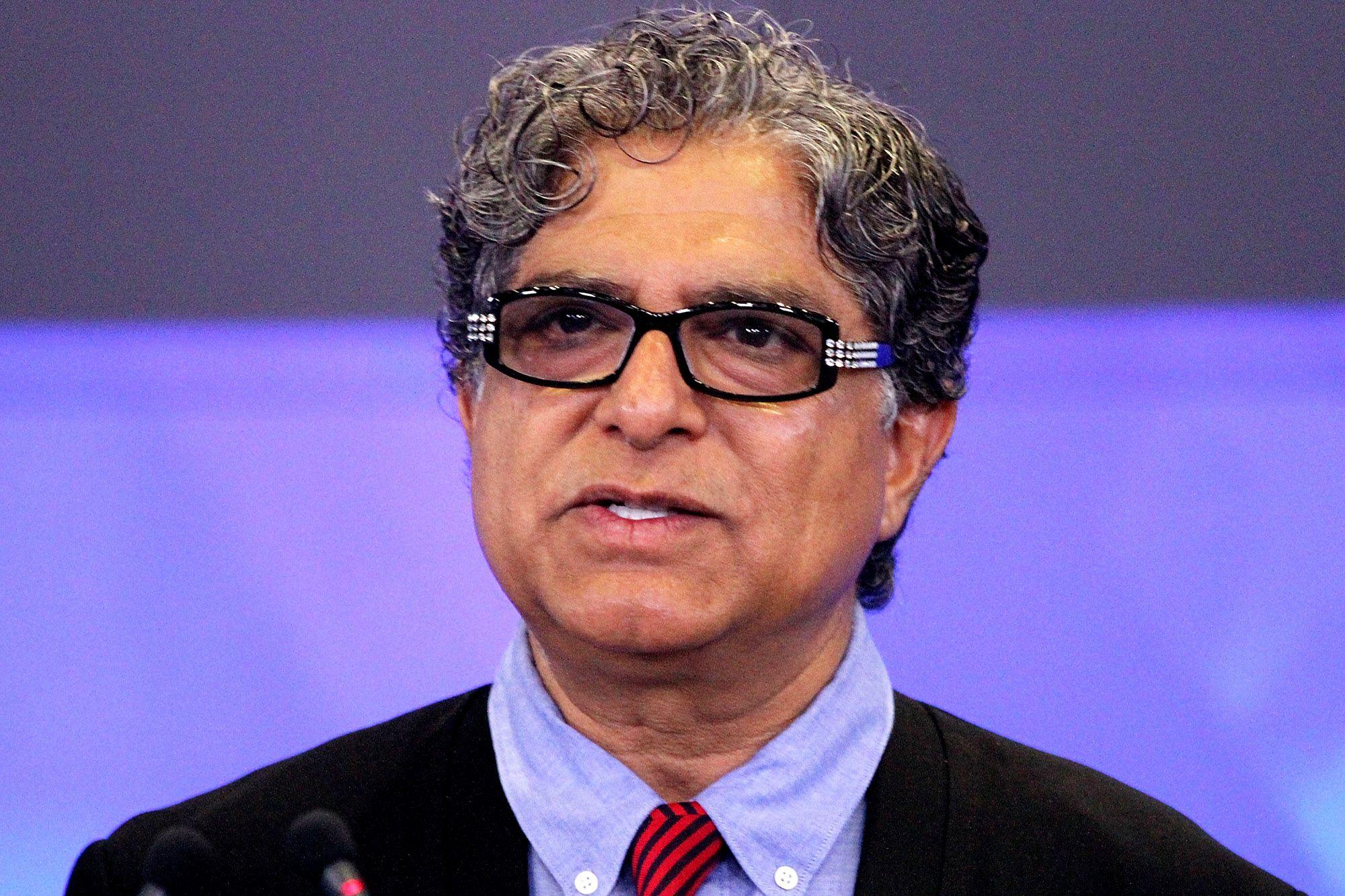 deepak chopra Deepak chopra, in the unlikely event you have never heard of him, is a world-famous doctor who advocates for alternative medicine labeled by the new york times in 2013 as “the controversial new age guru,” and beloved by oprah winfrey, he has written more than 80 books, and has connections to several universities, including northwestern. deepak chopra Deepak chopra, in the unlikely event you have never heard of him, is a world-famous doctor who advocates for alternative medicine labeled by the new york times in 2013 as “the controversial new age guru,” and beloved by oprah winfrey, he has written more than 80 books, and has connections to several universities, including northwestern.
