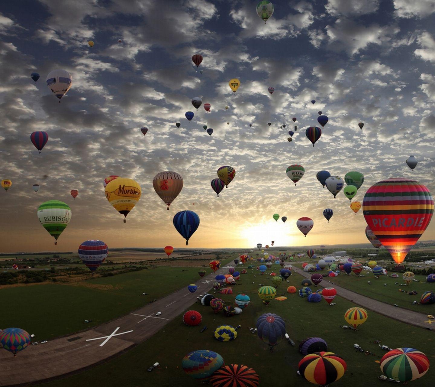 Couple In Parachute Full HD Wallpaper Desktop Picture Pics Of