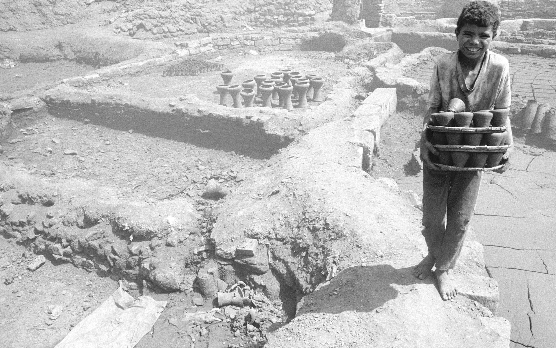 The second series of childhood poverty, war 26769