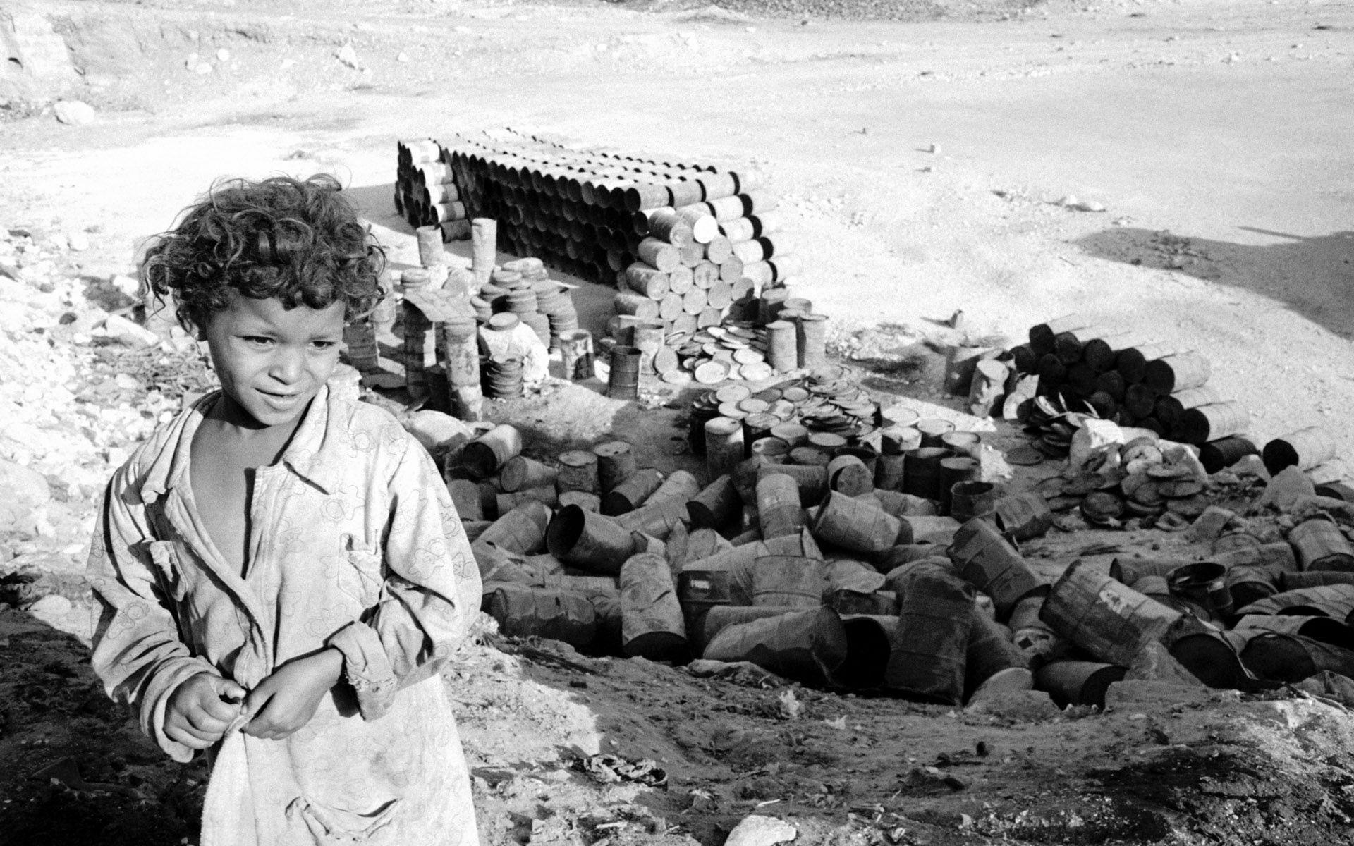 The first series of childhood poverty, war 26802 and white