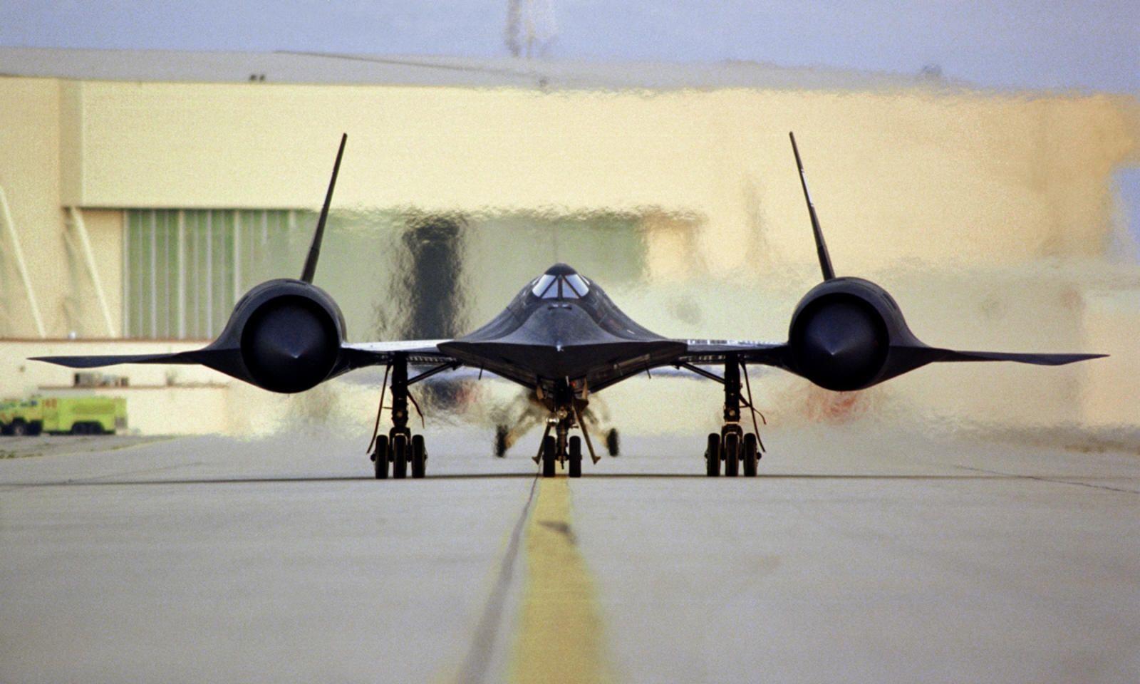 The Blackbird, the fastest aircraft on earth. See how it was built