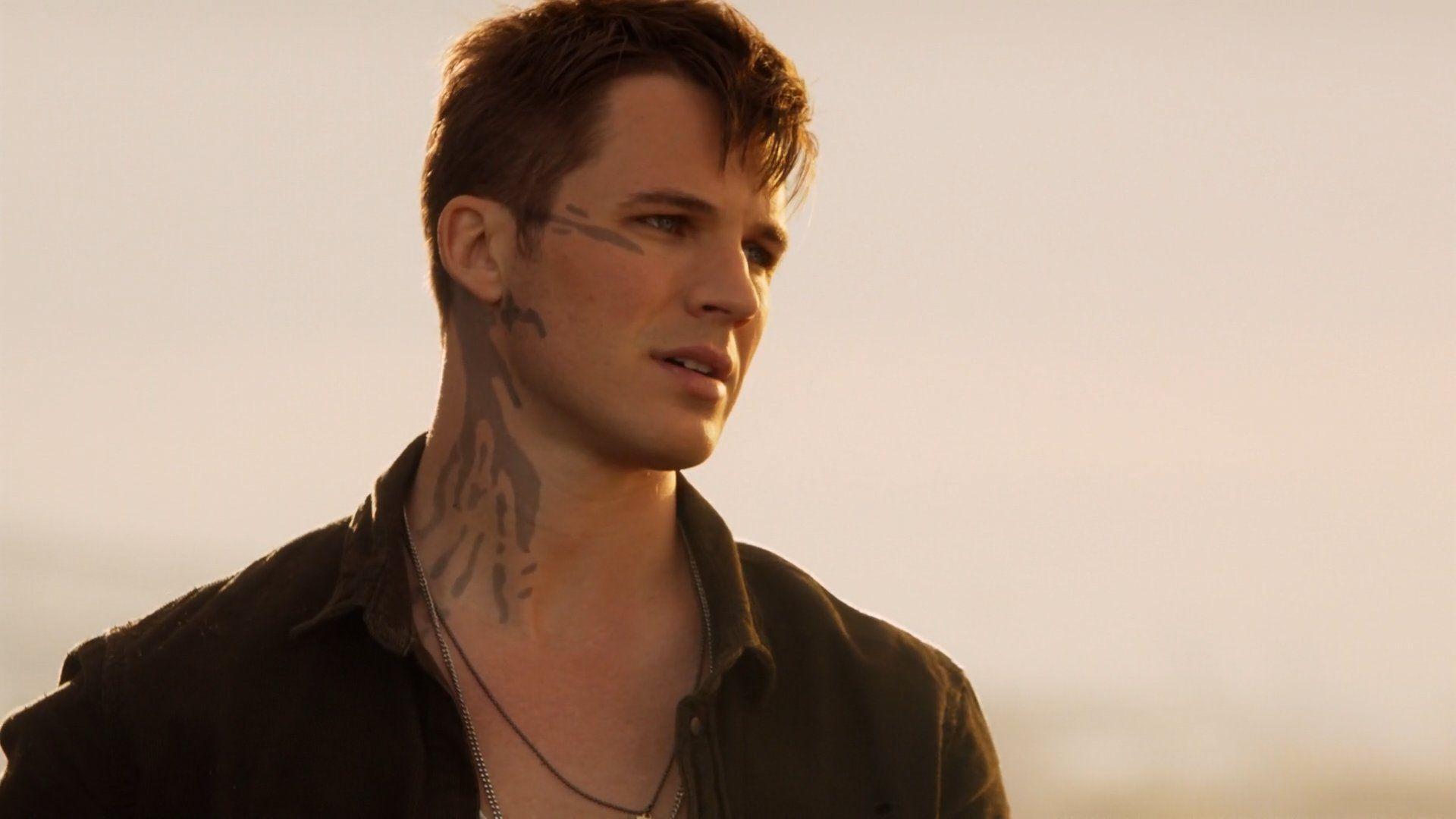 camo wallpaper: Chelsea Gilligan picture and Wallpaper