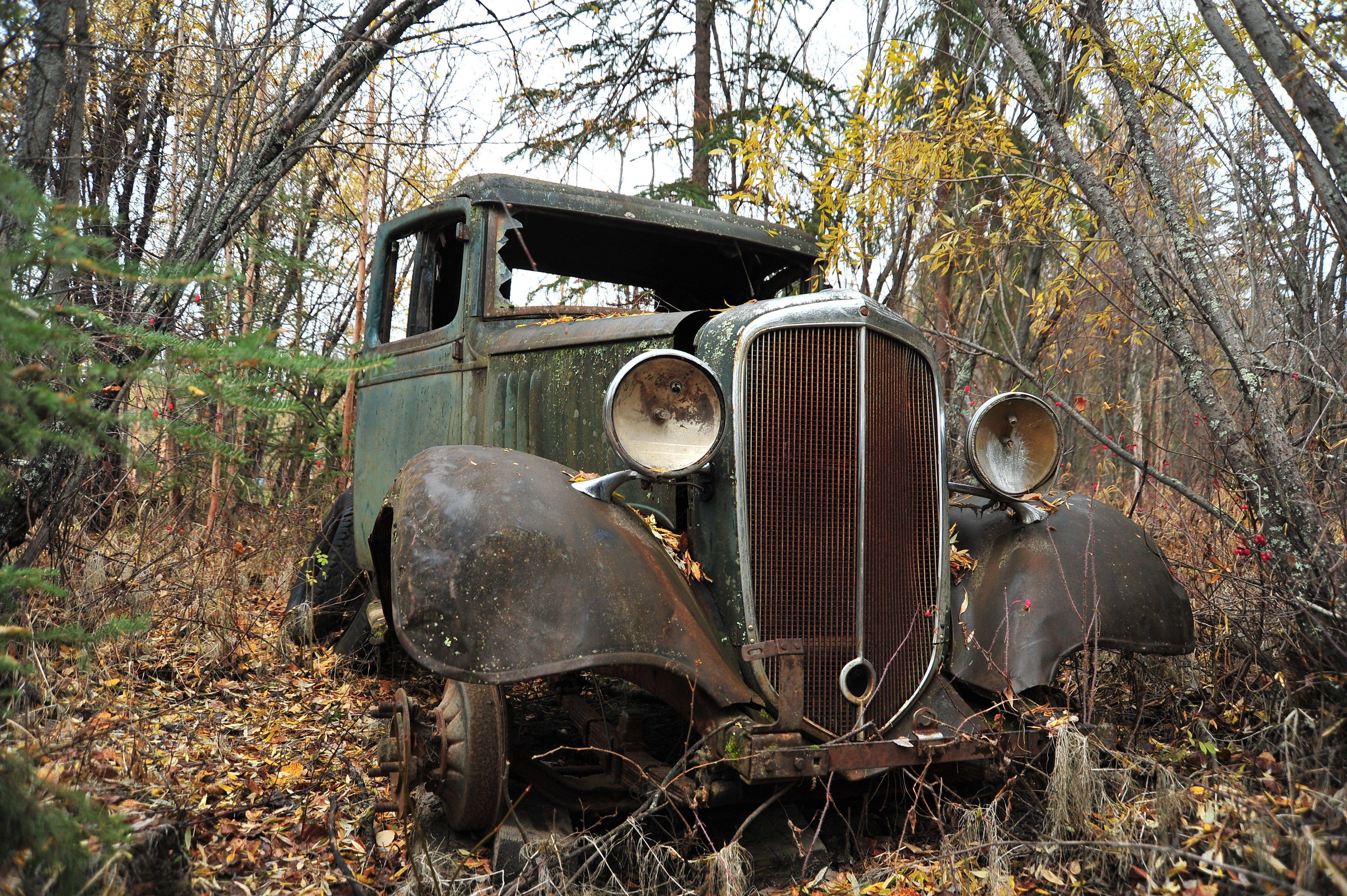 Rusty old truck Bear Creek Yukon wallpaperx2832