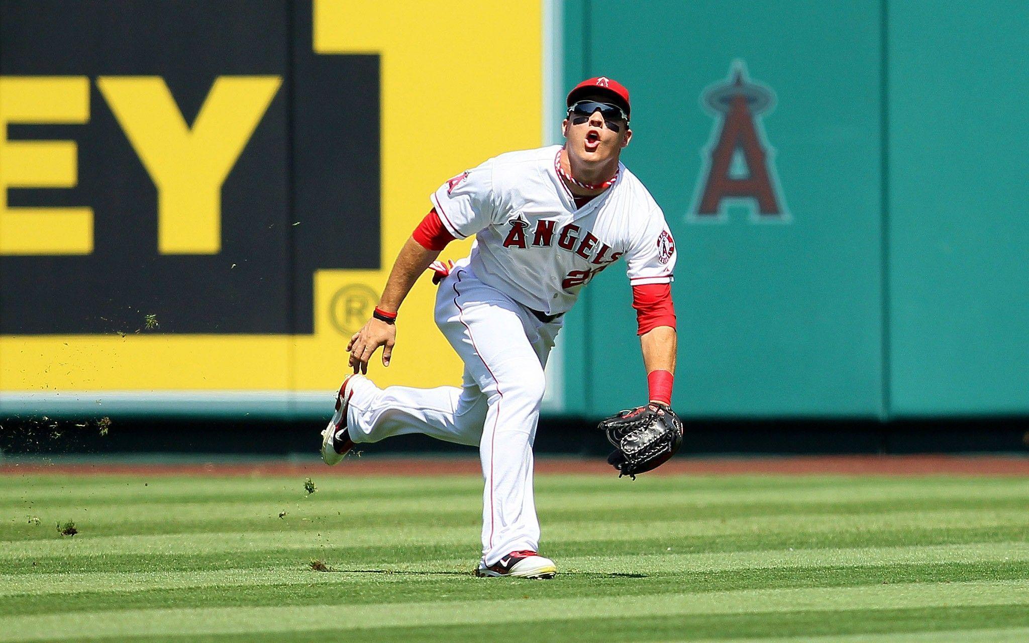 Mike Trout Famous American Baseball Player Wallpaper