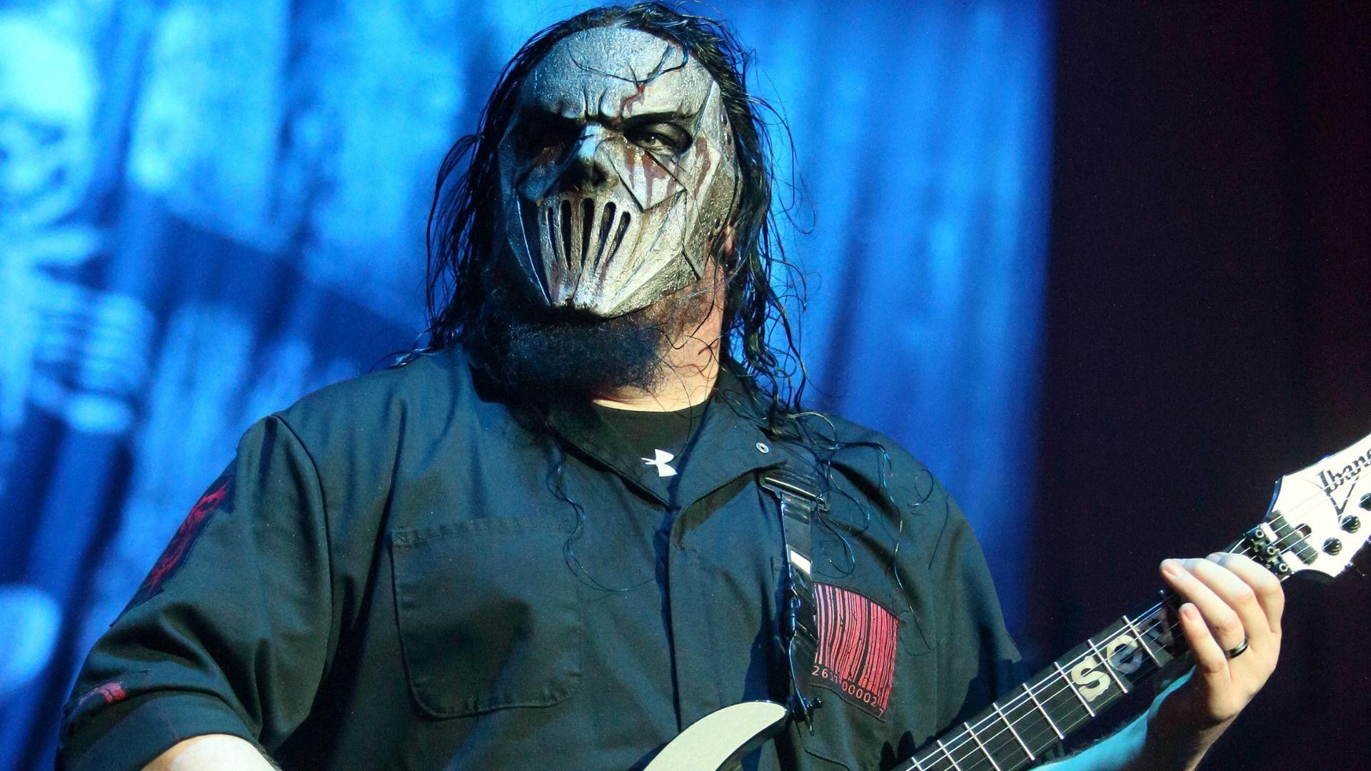 Slipknot Guitarist Mick Thomson Stabbed in the Head.By His