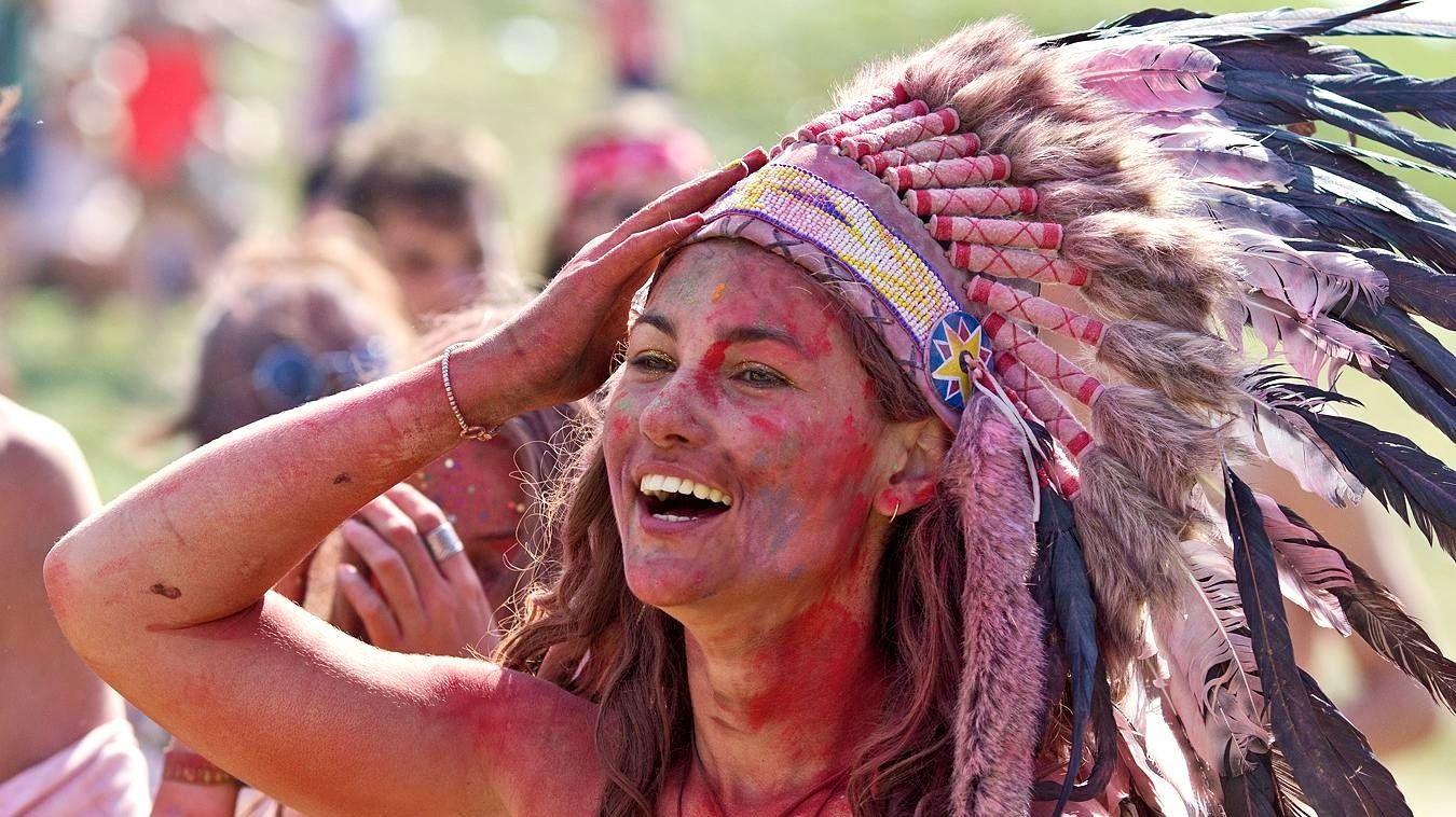 Will Glastonbury Be Next to Ban Native American Headdresses