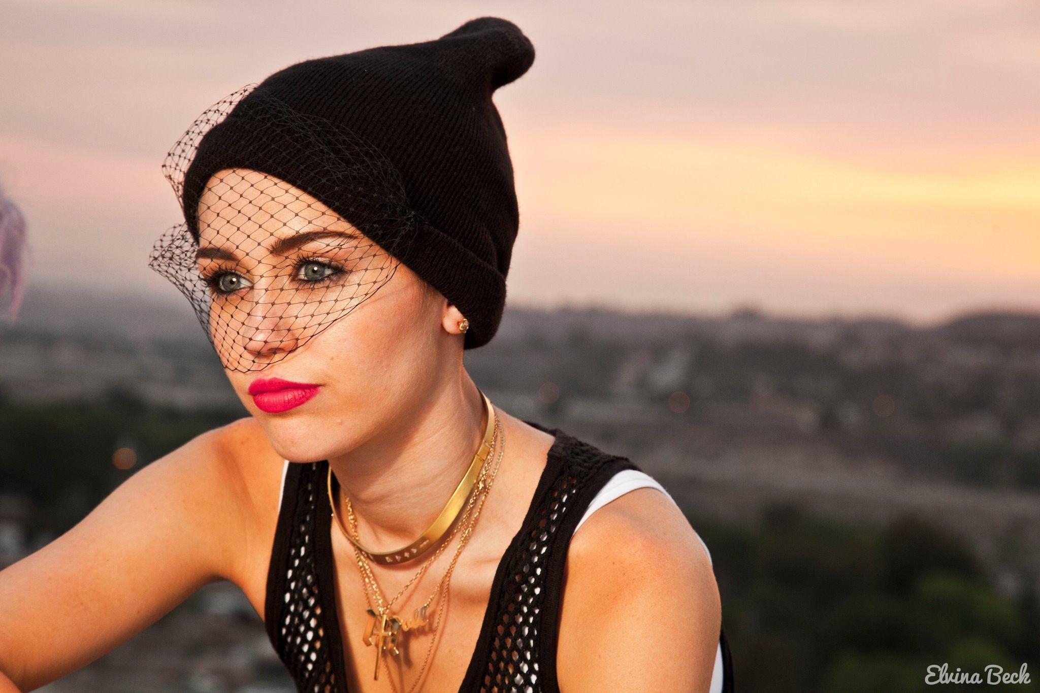Miley Cyrus, blue eyes, short hair, singers, hats wallpaper