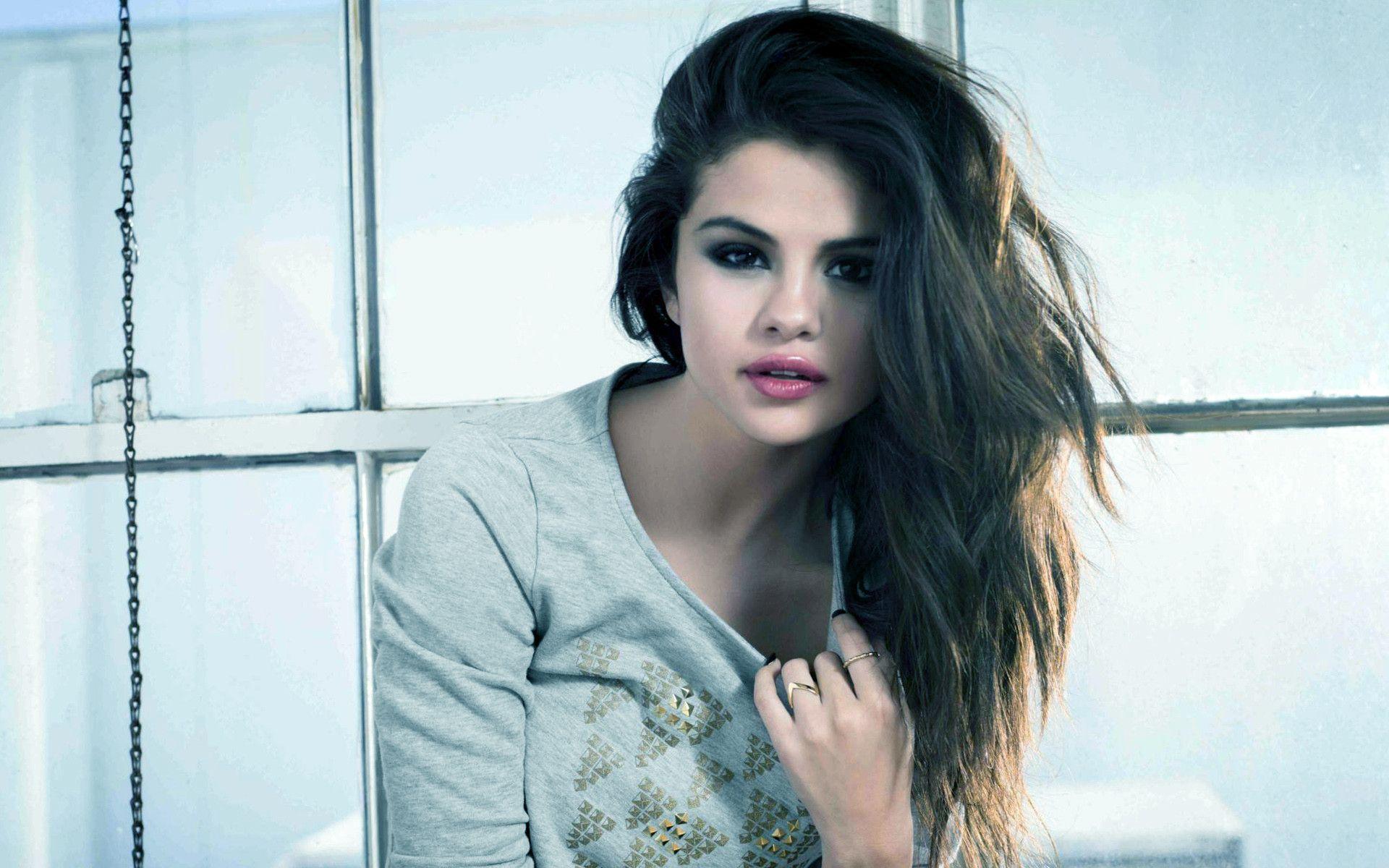 Selena Gomez HD Wallpaper Wallpaper