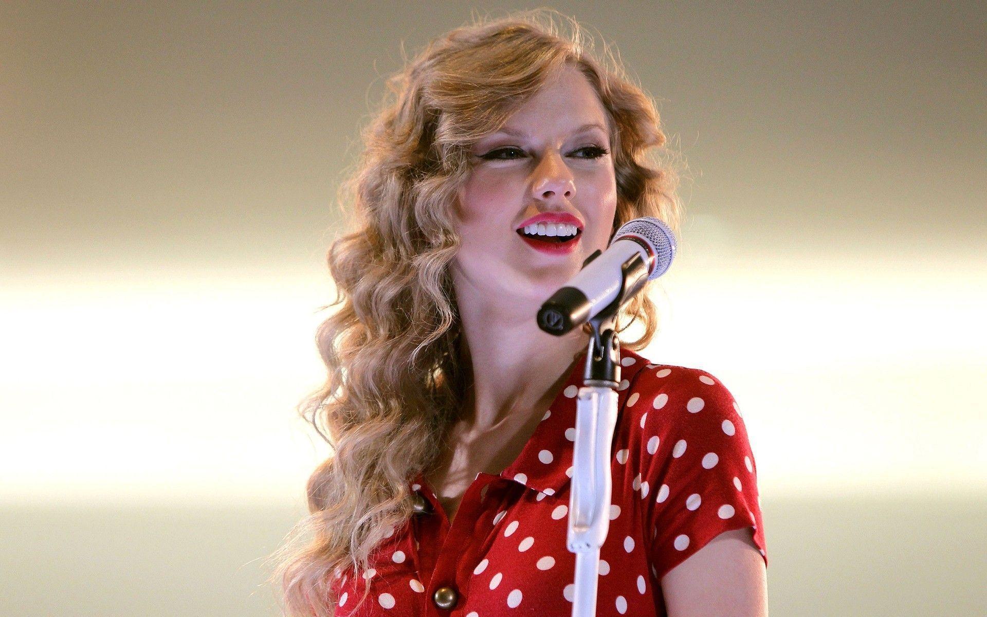 Taylor Swift HD Wallpaper Beautiful Photo American Singer Image