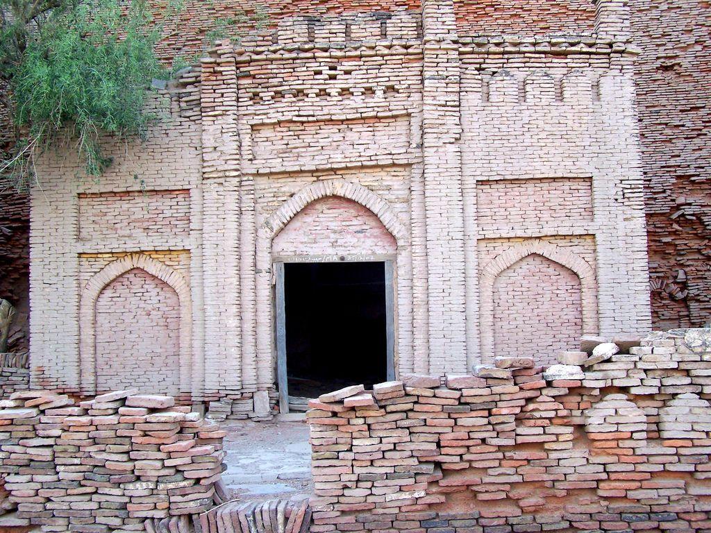 Bahawalpur Digest: Derawar Fort