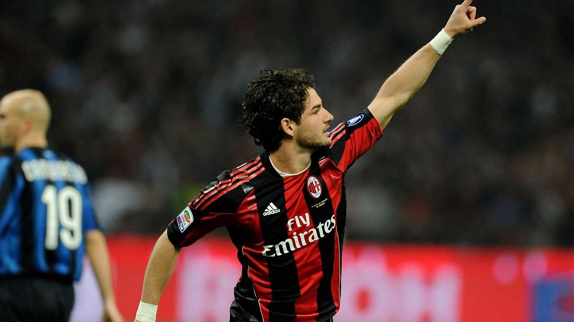 The football player of Corinthians Alexandre Pato is thanking