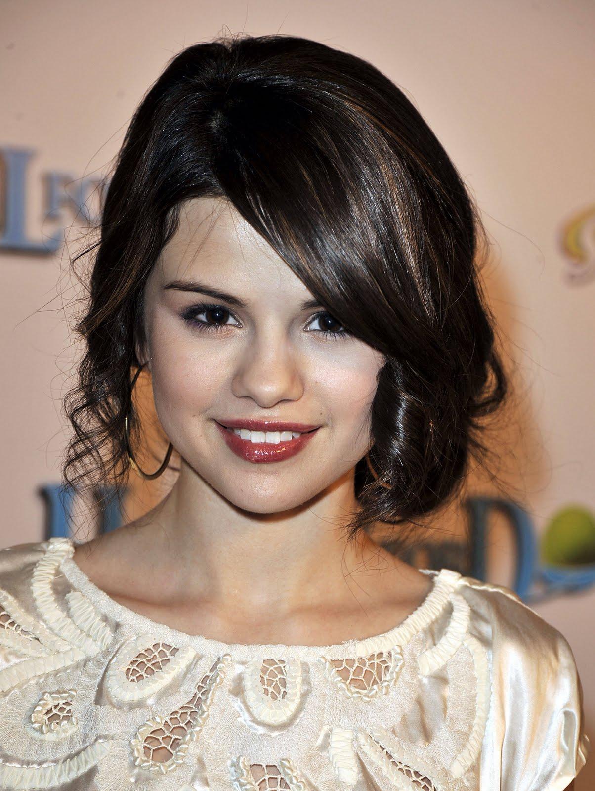 Hairstyle Review and Picture: Selena Gomez Hairstyles Wallpaper