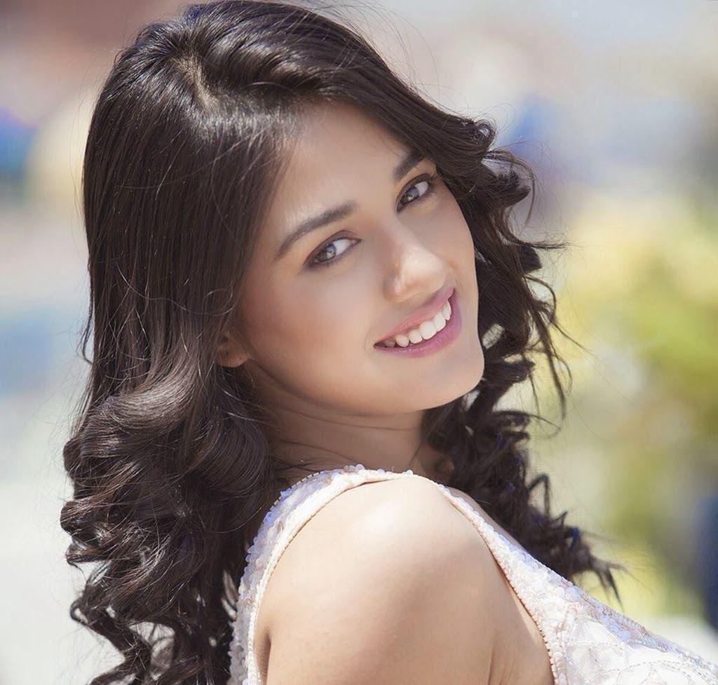 Disha Patani Gorgeous HD Wallpaper 2016