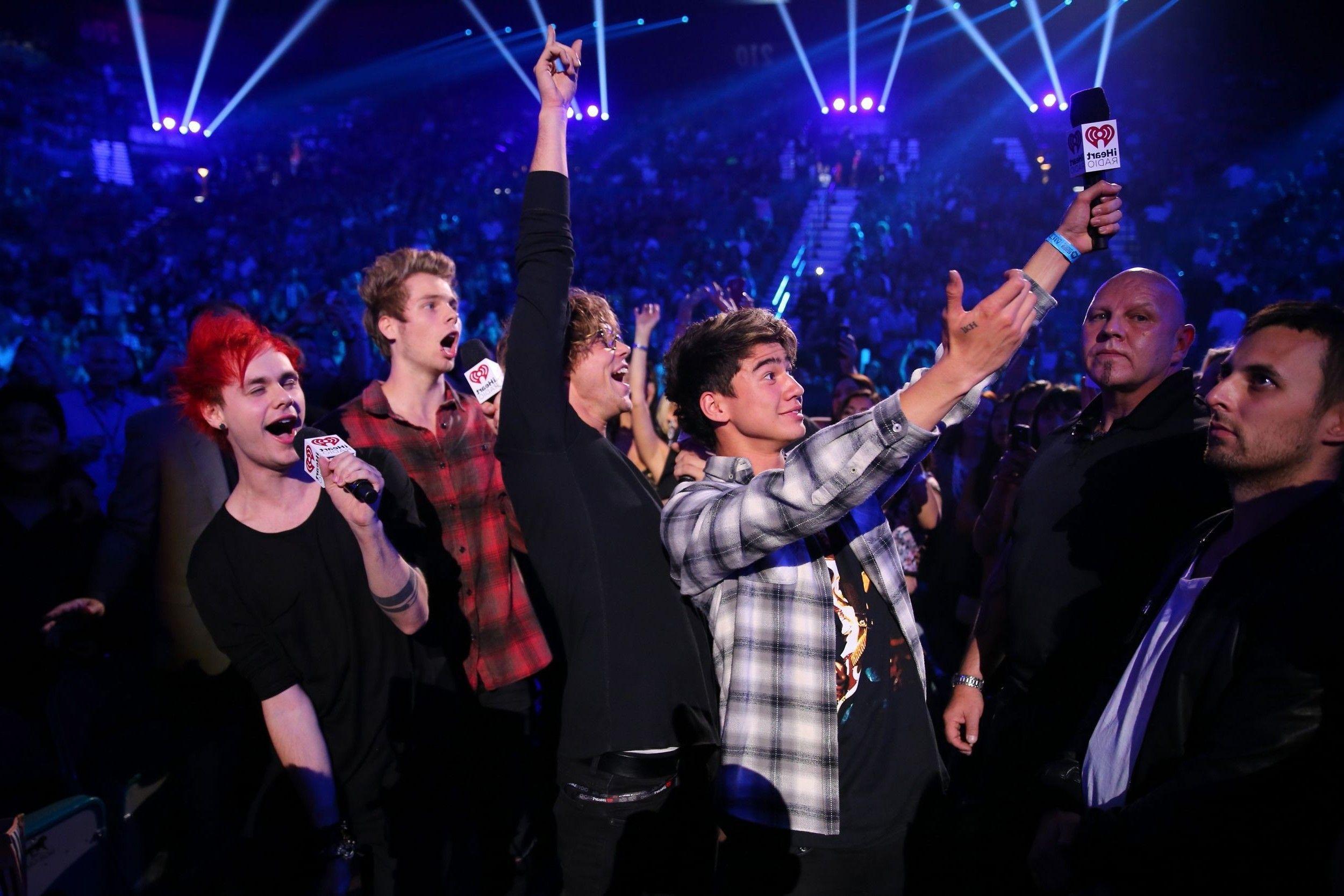 Seconds Of Summer, Luke Hemmings, Calum Hood, Ashton Irwin