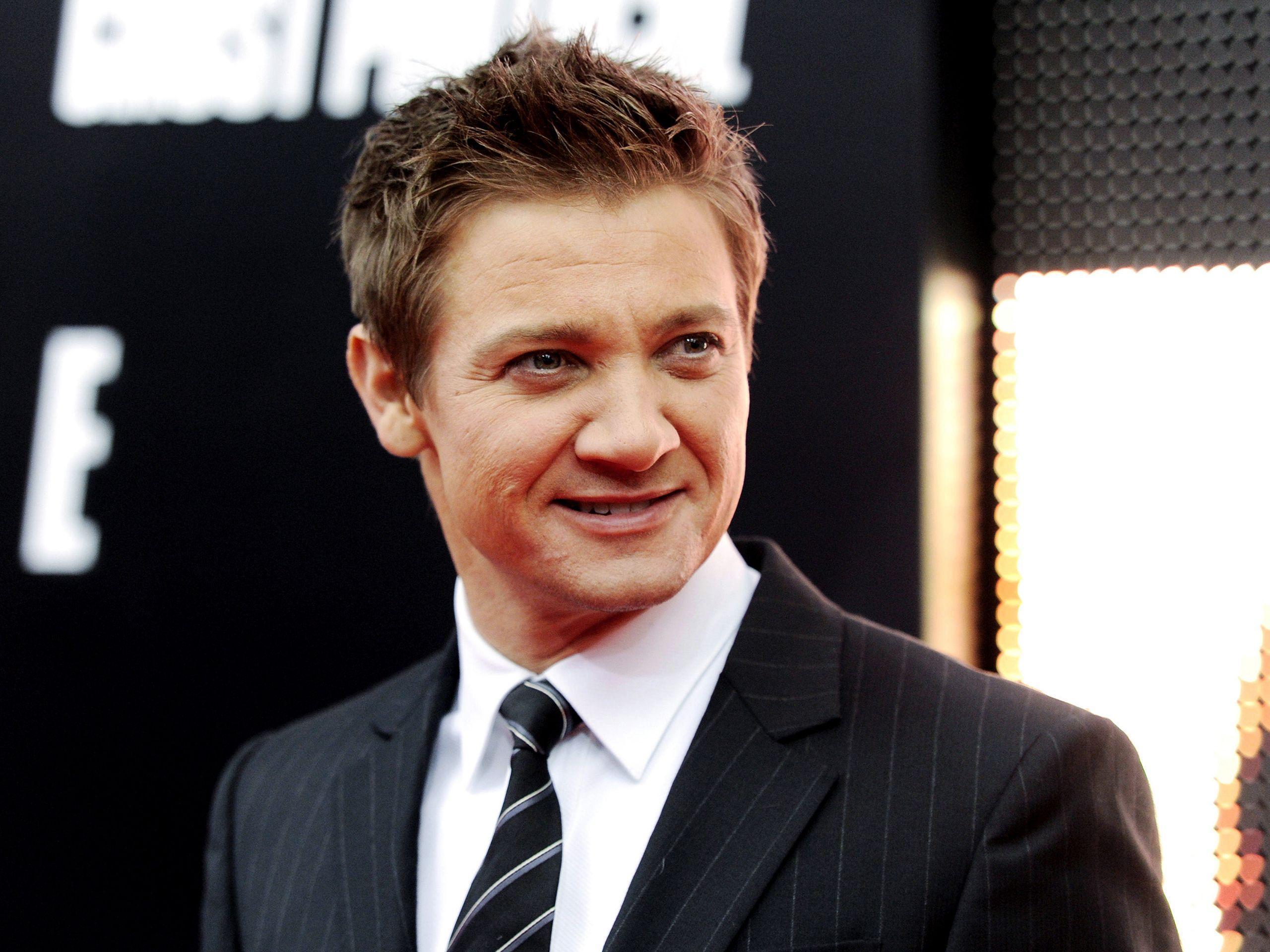 Jeremy Renner wallpaperx1920