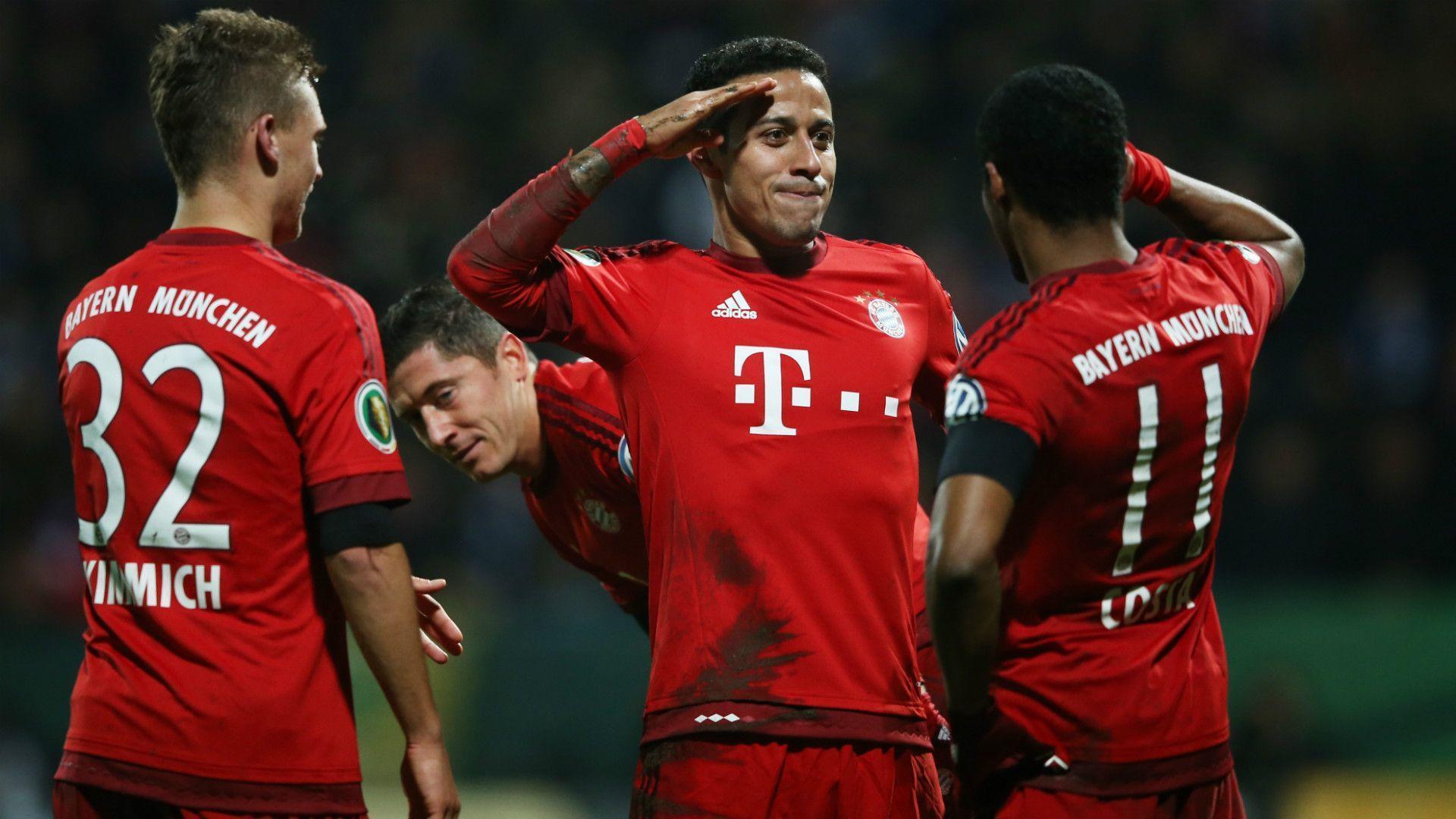 Bayern Munich Players Saluting Wallpaper: Players, Teams, Leagues