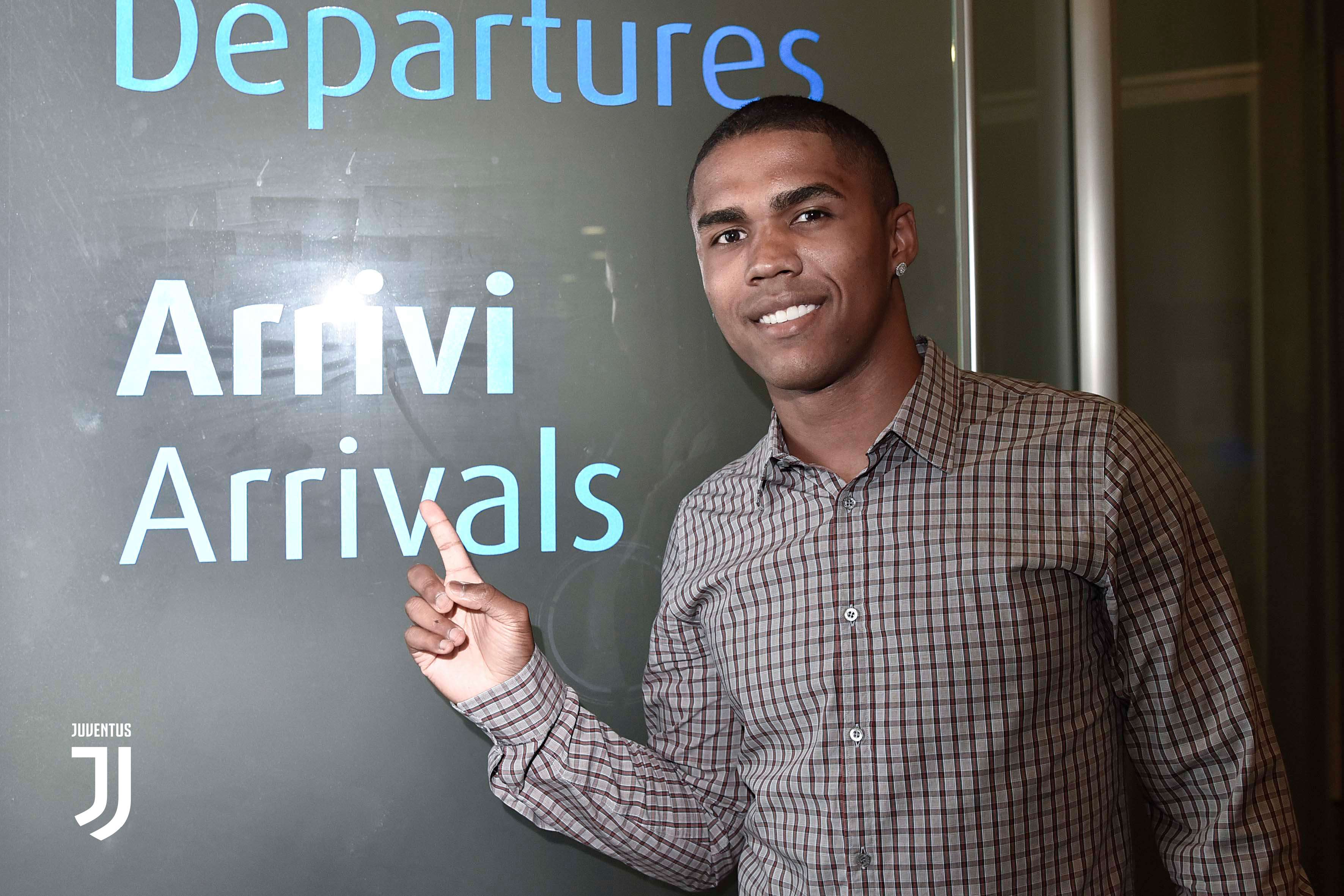 Douglas Costa arrives in Turin