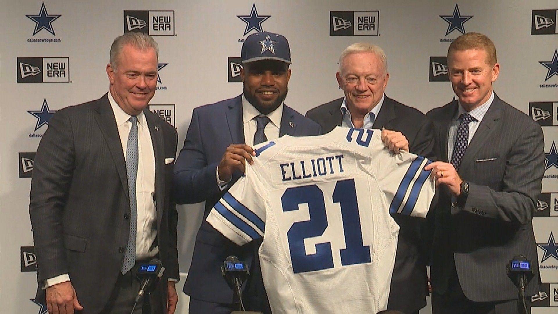 Ezekiel Elliott arrives at Valley Ranch