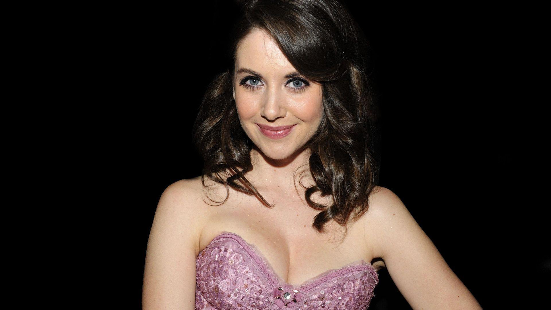 Alison Brie wallpaper High Resolution and Quality Download
