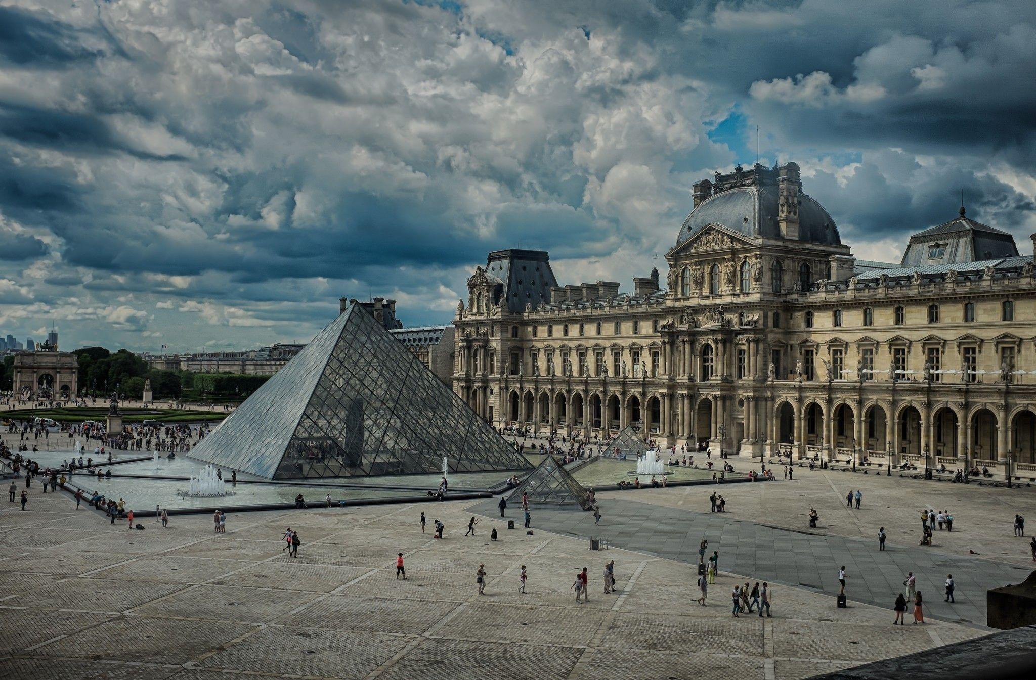 The Louvre HD Wallpaper