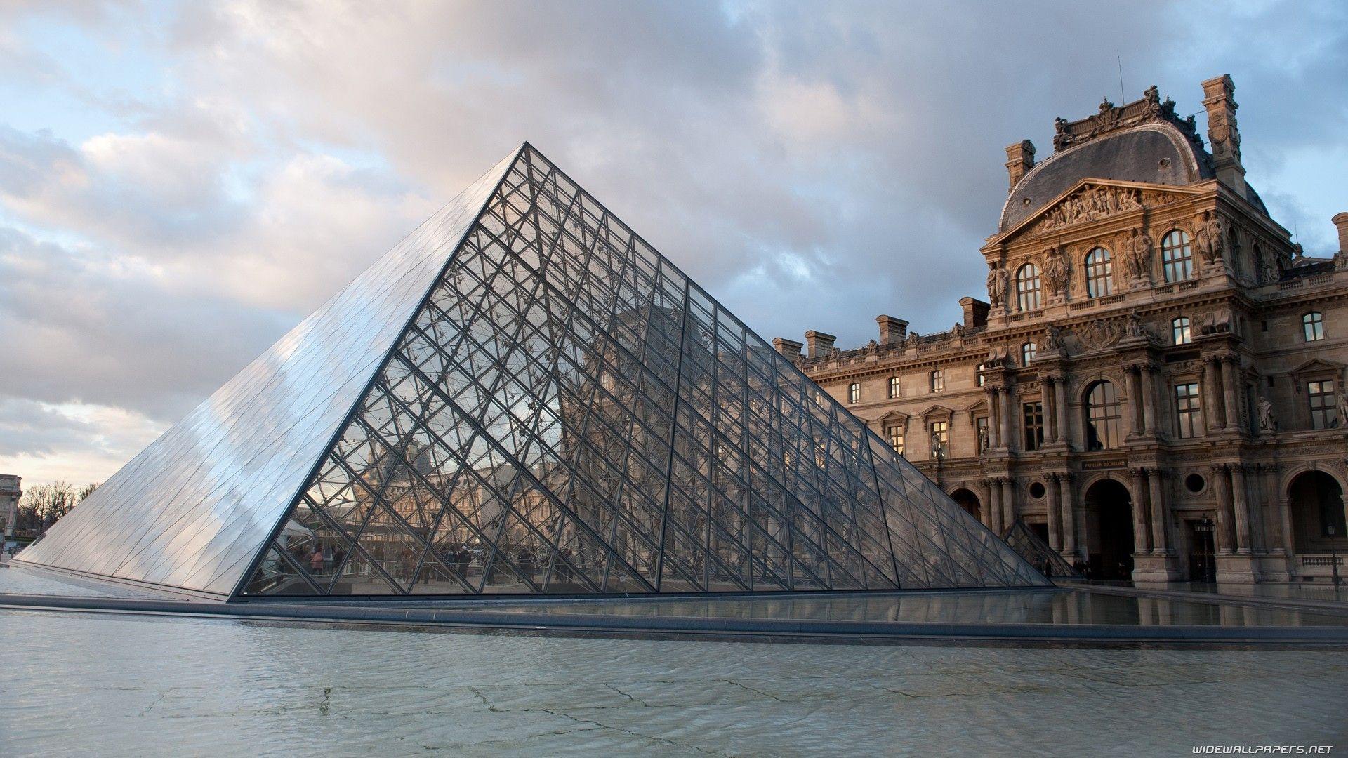 The Louvre Wide View Wallpaper