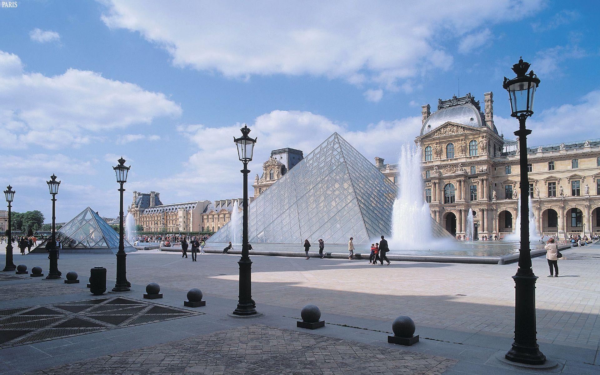 The Louvre Pyramid Tourism Wallpaper