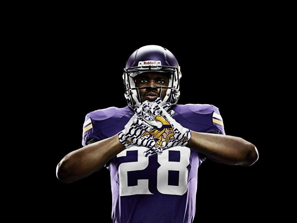 Adrian Peterson shows off Vikings' new uniforms