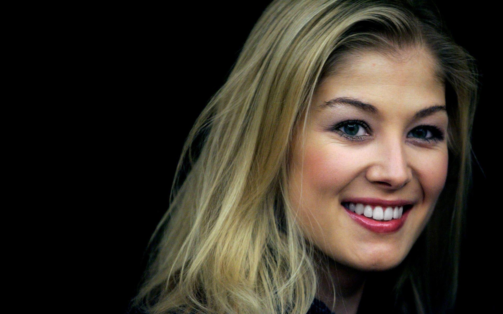 Rosamund Pike Wallpaper High Resolution and Quality Download