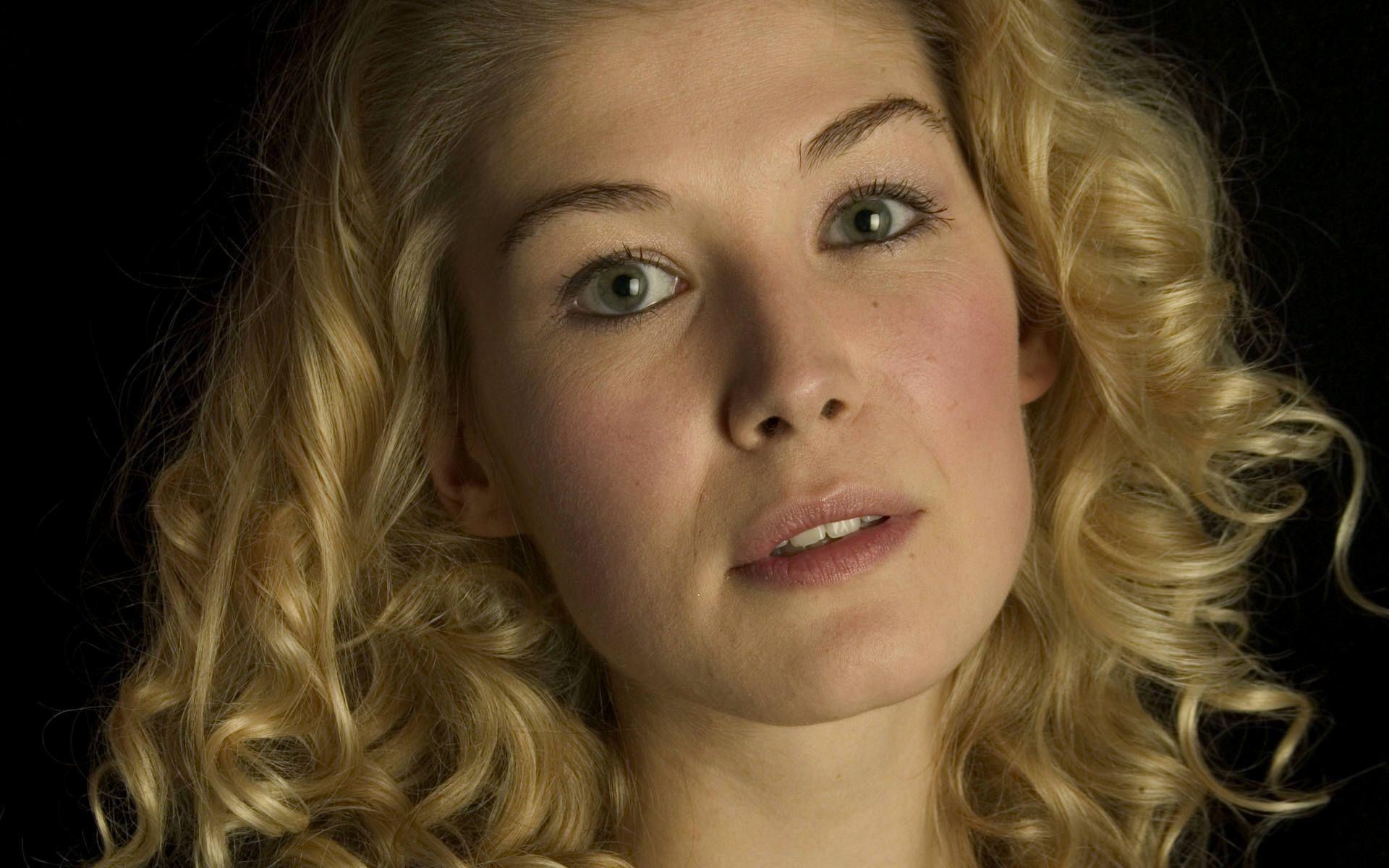 Rosamund Pike Wallpaper Image Photo Picture Background