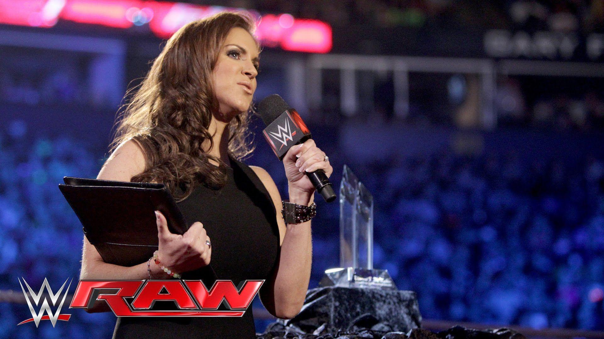 Stephanie McMahon finally delivers her Legacy of Excellence Award