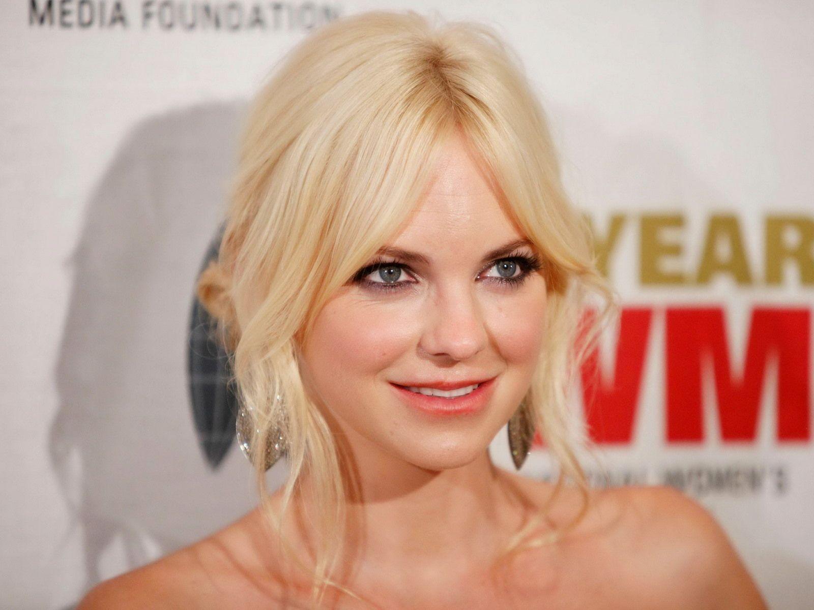 Anna Faris Wallpapers - Wallpaper Cave