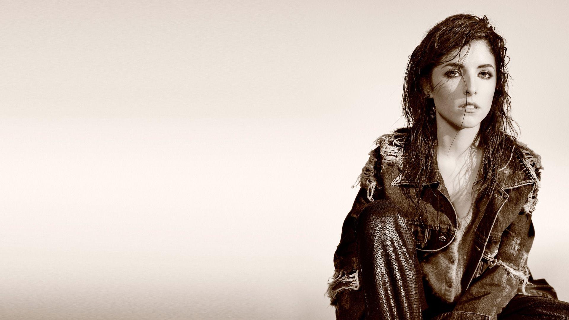 Anna Kendrick Wallpaper