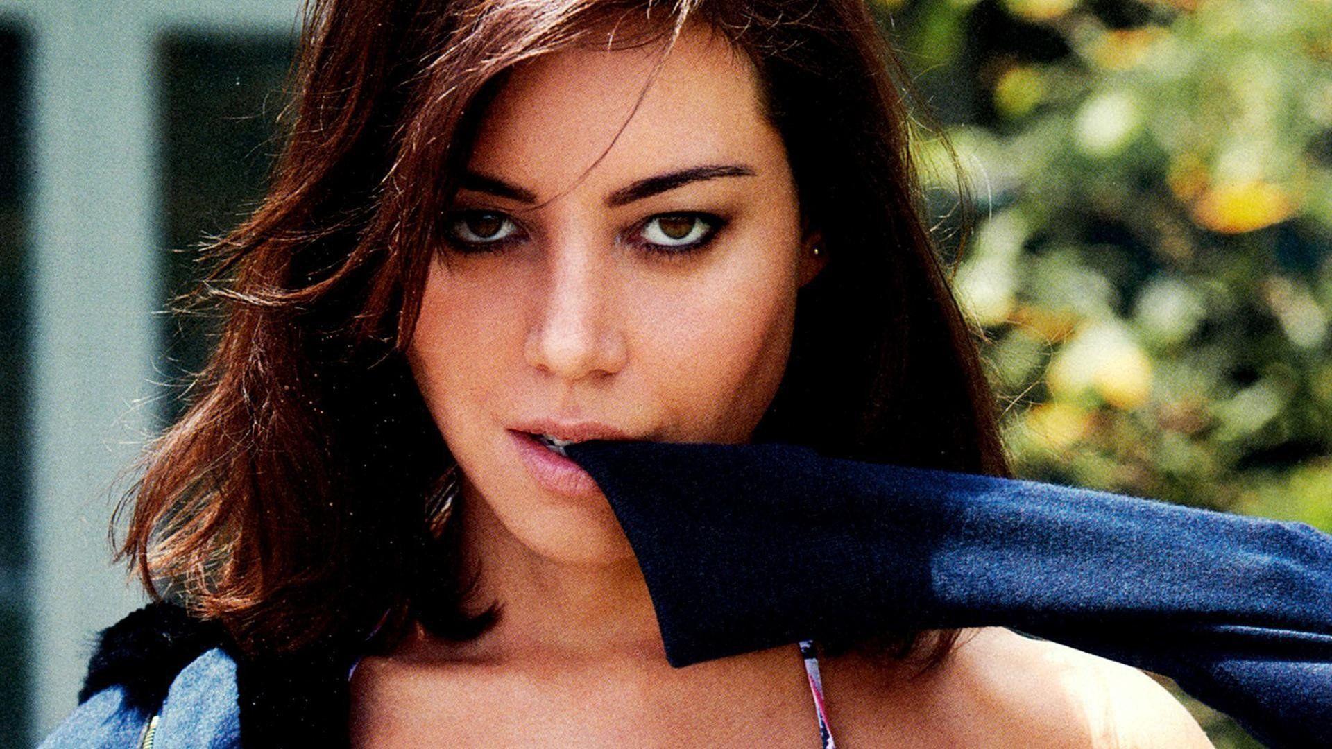 Aubrey Plaza Wallpaper High Resolution and Quality Download