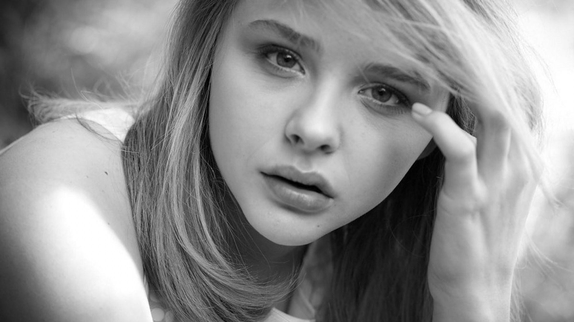 Chloe Grace Moretz HD Wallpaper