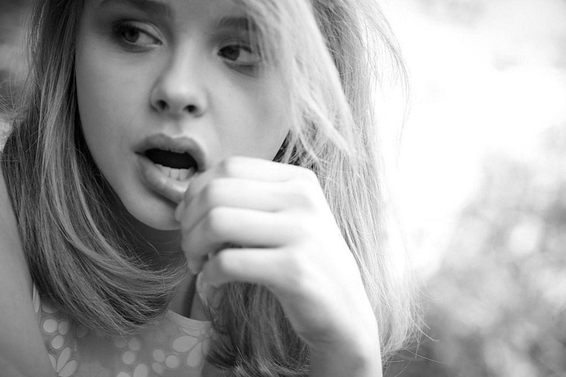 Chloe Grace Moretz HD Wallpaper