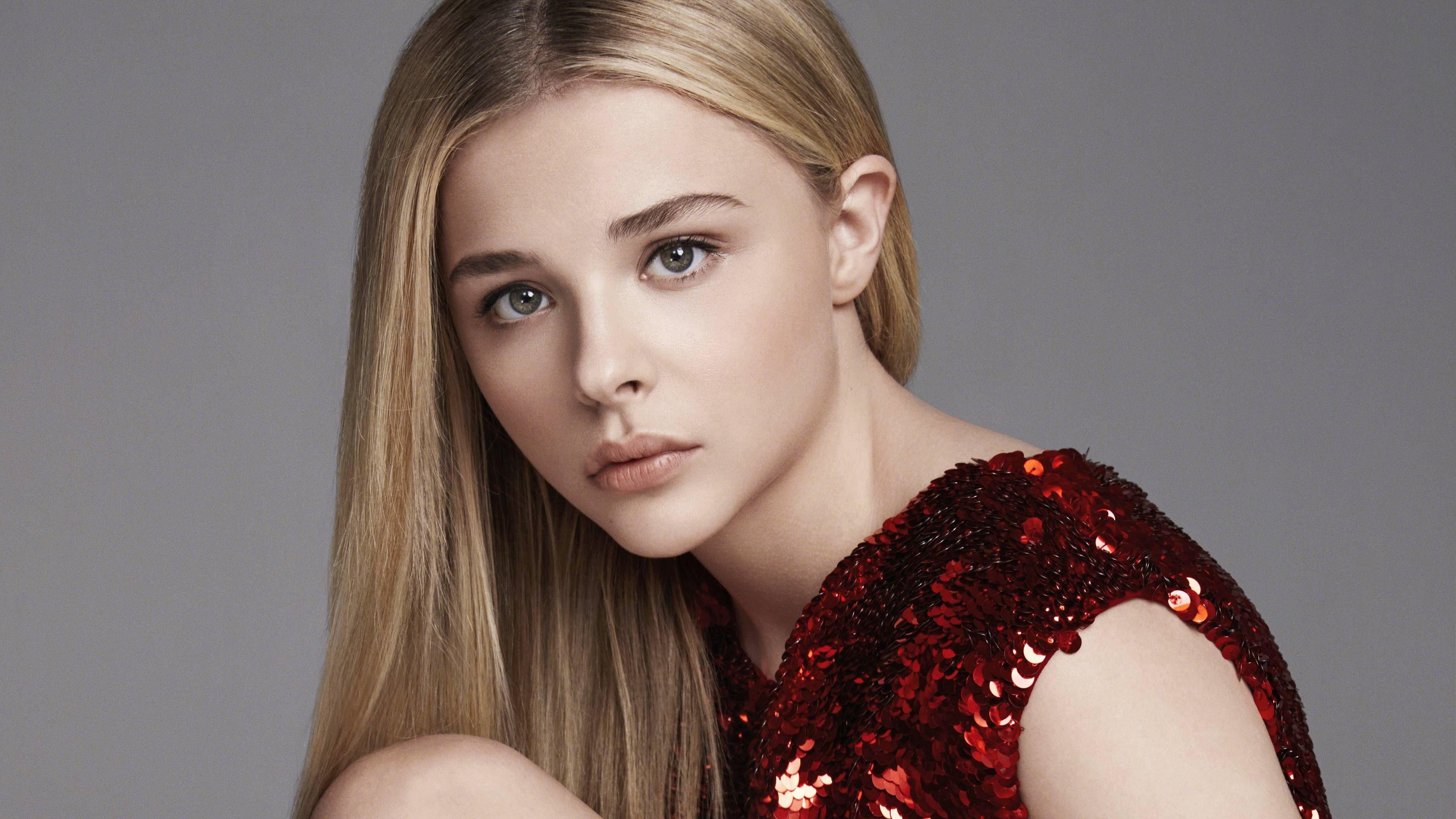 Chloe Grace Moretz Background Free Download