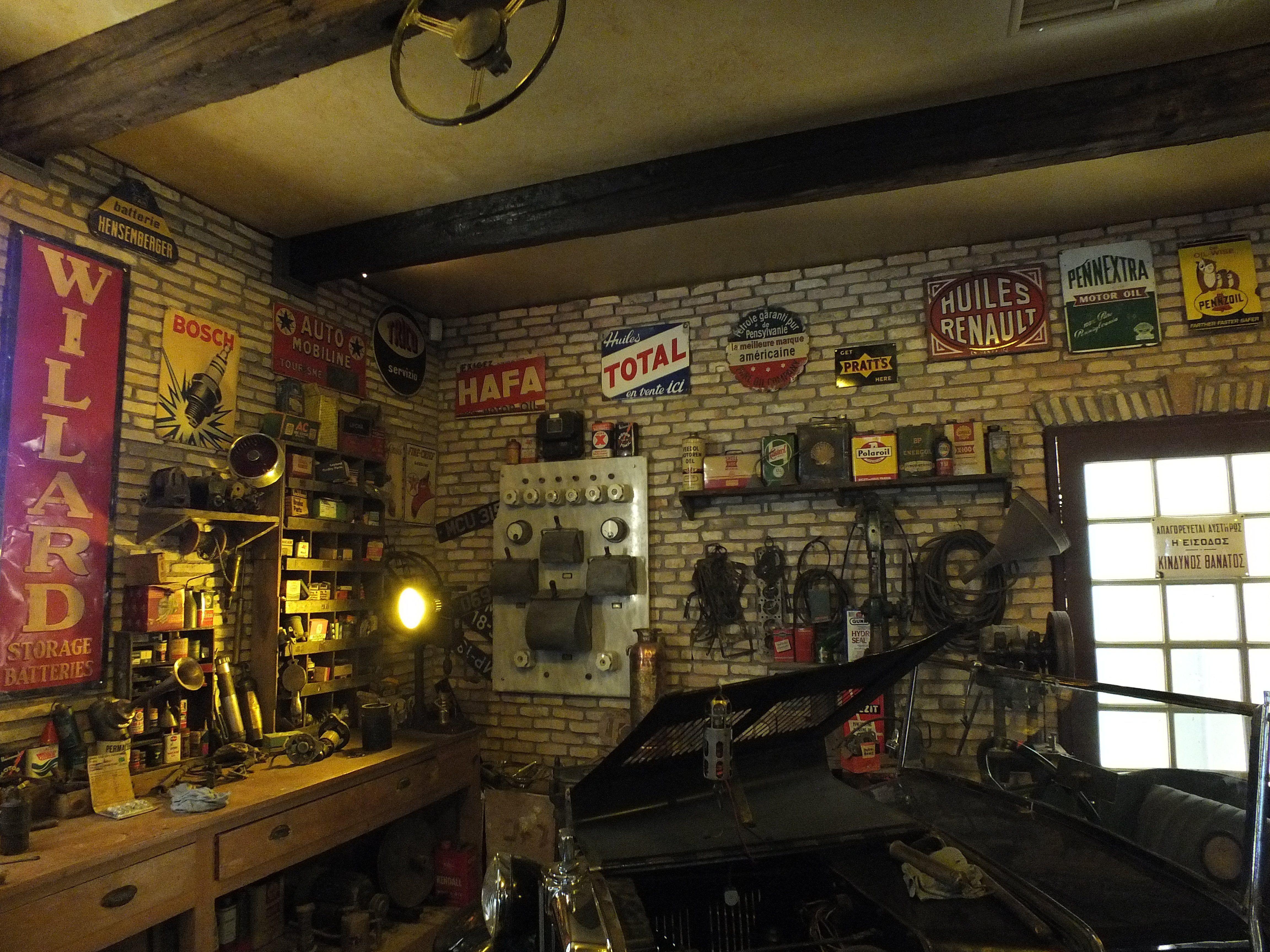 Oldtimer car workshop retro wallpaperx3456