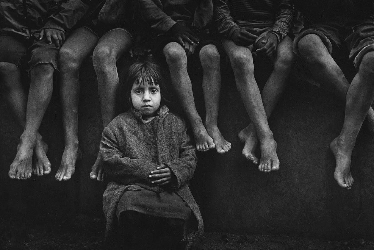 misery, poor, grayscale, children, Pedro Luis Raota wallpaper