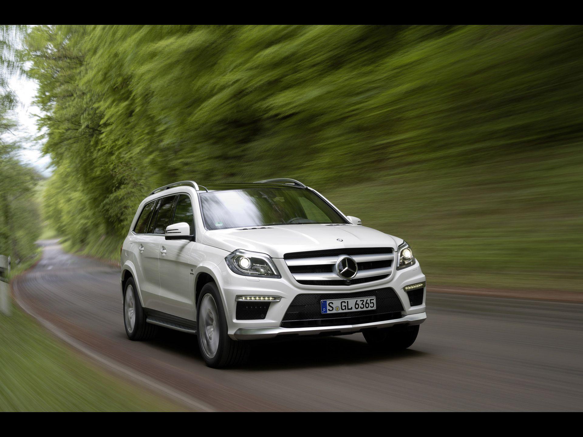 Mercedes Benz GL 63 AMG Motion Front Angle wallpaper