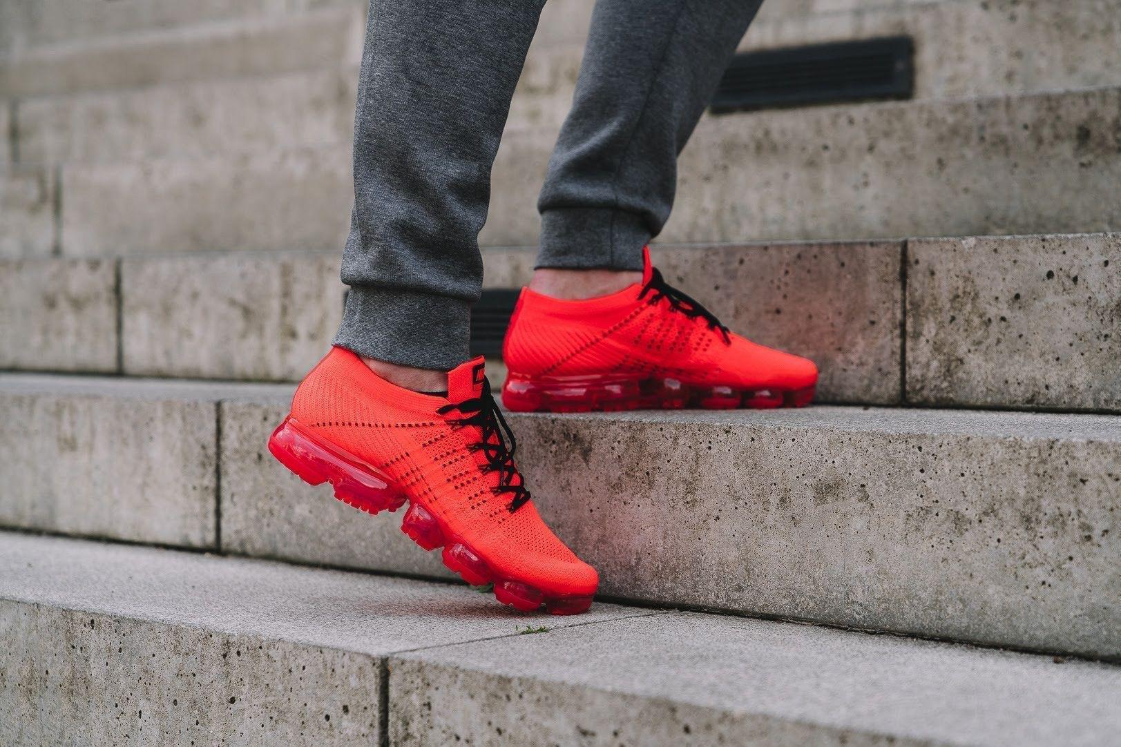 vapor max red bottom