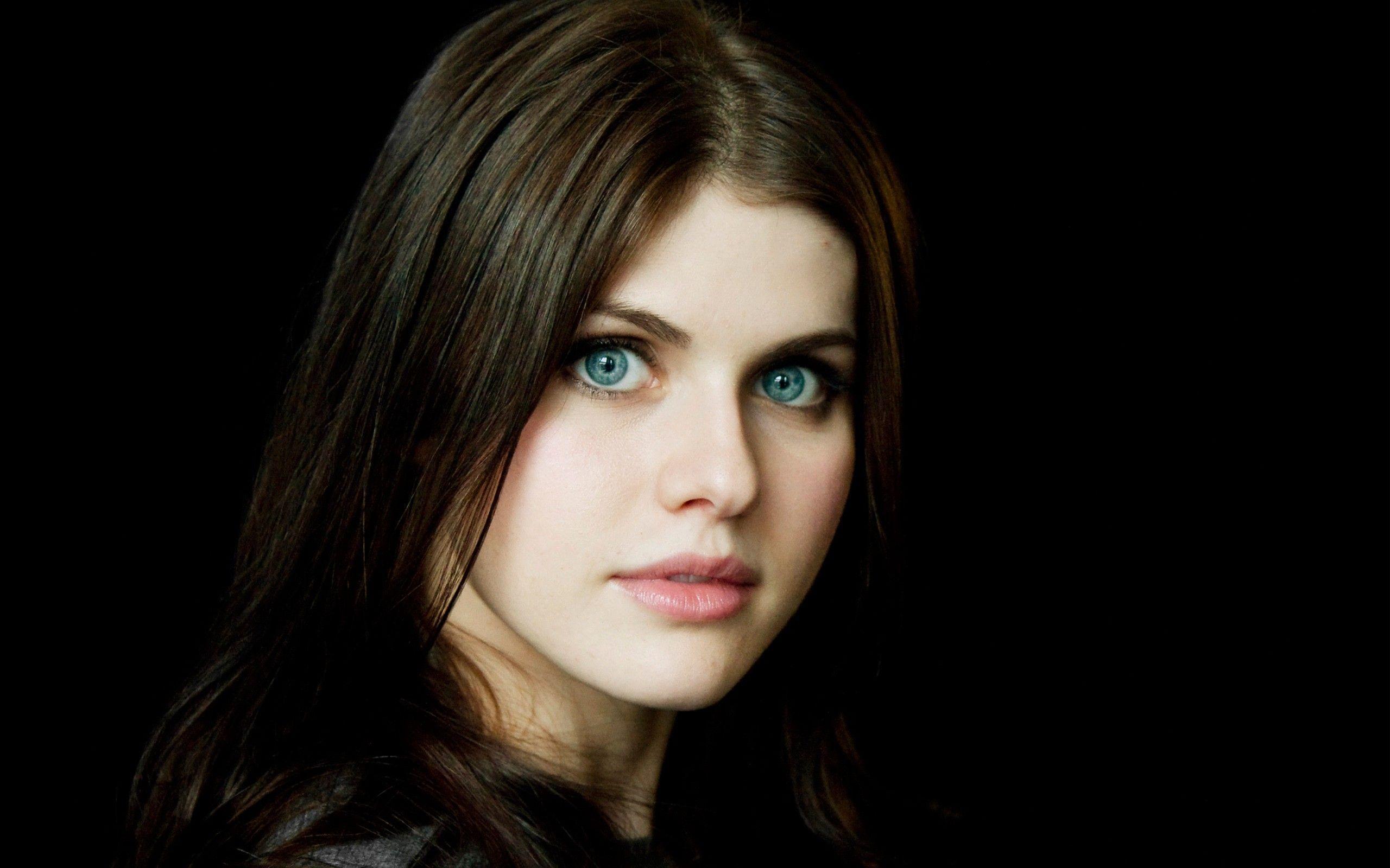 Alexandra Daddario Wallpaper, Picture, Biography and HD Photo