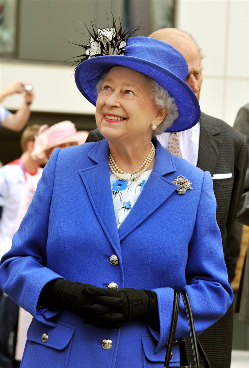 Queen's new portrait dubbed 'hideous, ' 'like a bloke wearing a wig