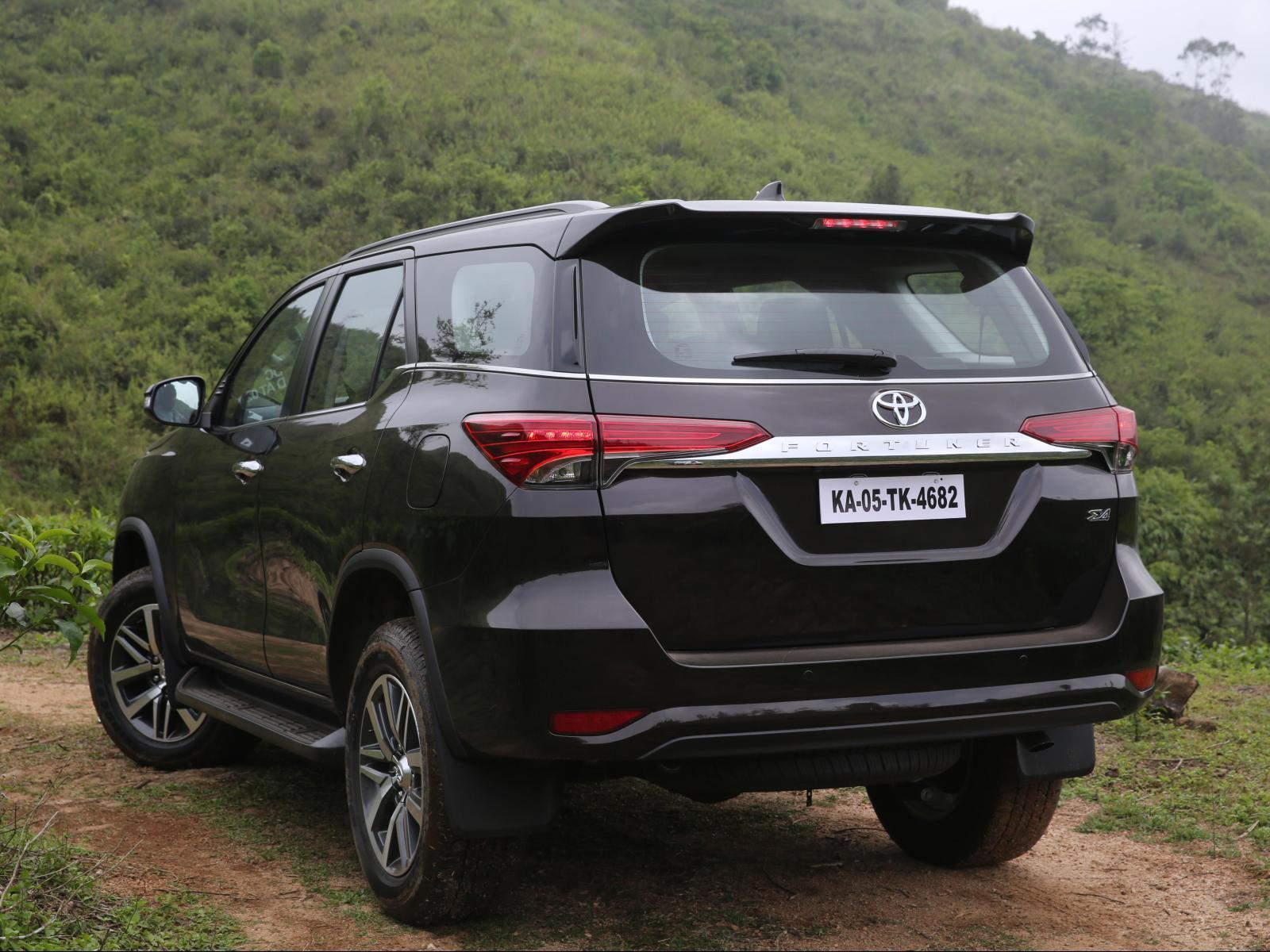 Black Fortuner Hd Wallpapers 1080p For Mobile - Fortuner Camionetas